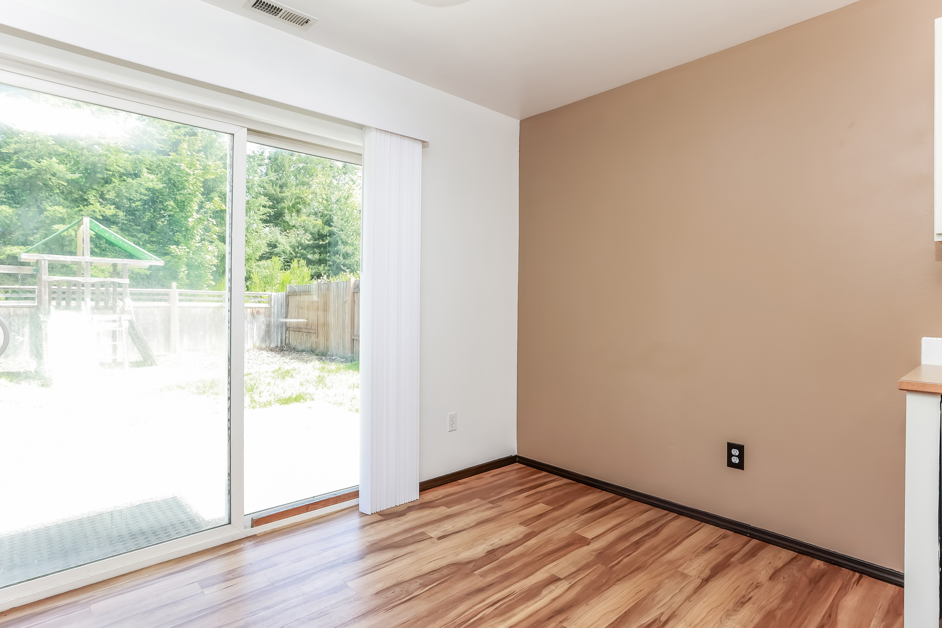 Photo 8 of 37 of 4919 106th St NE, Marysville, WA
