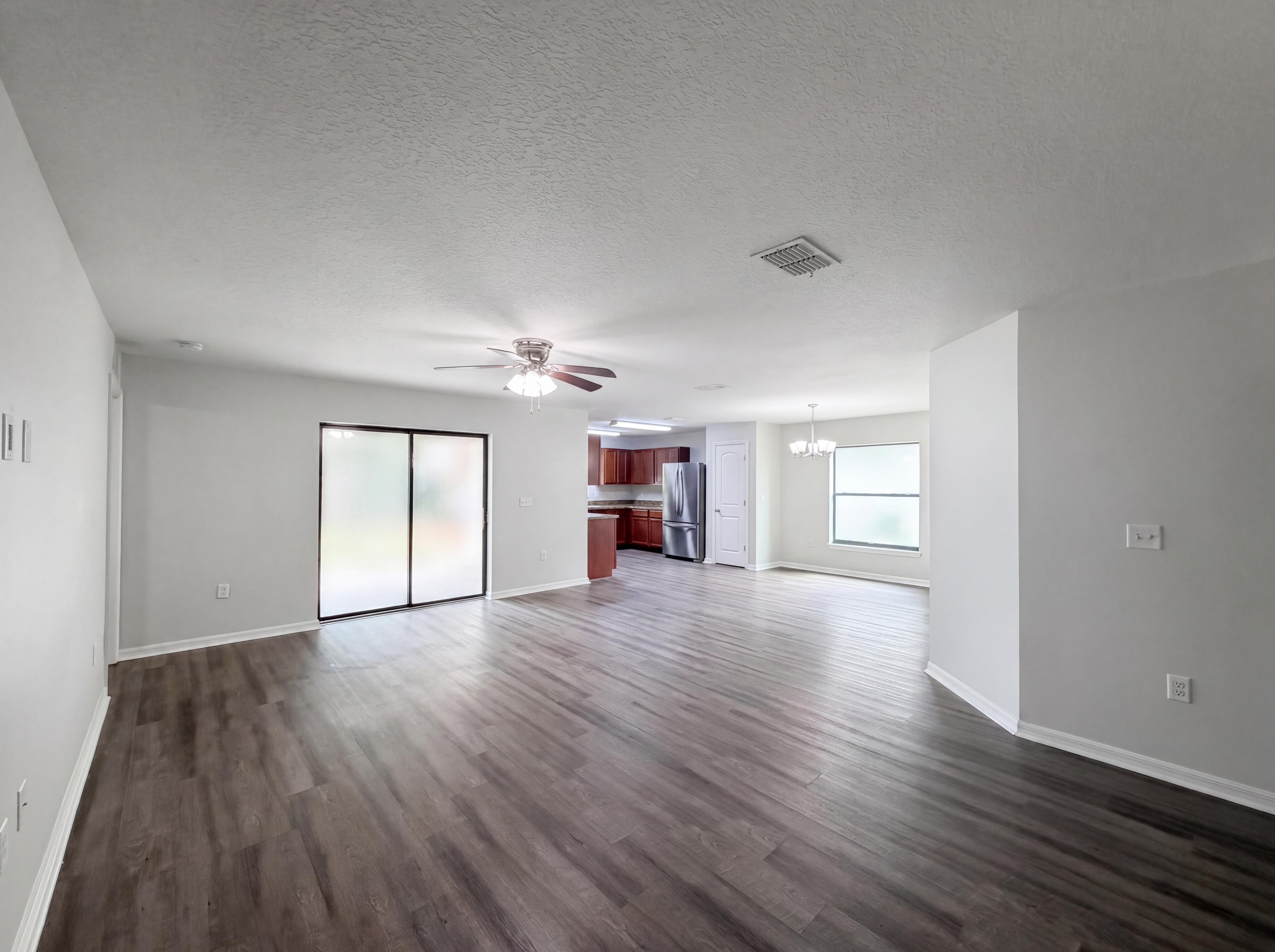 Photo 3 of 21 of 2440 Bracknell Forest Trl, Tavares, FL