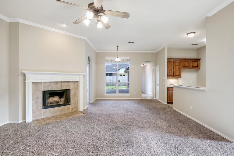 Photo 4 of 26 - 9029 River Falls Dr, Fort Worth, TX 76118