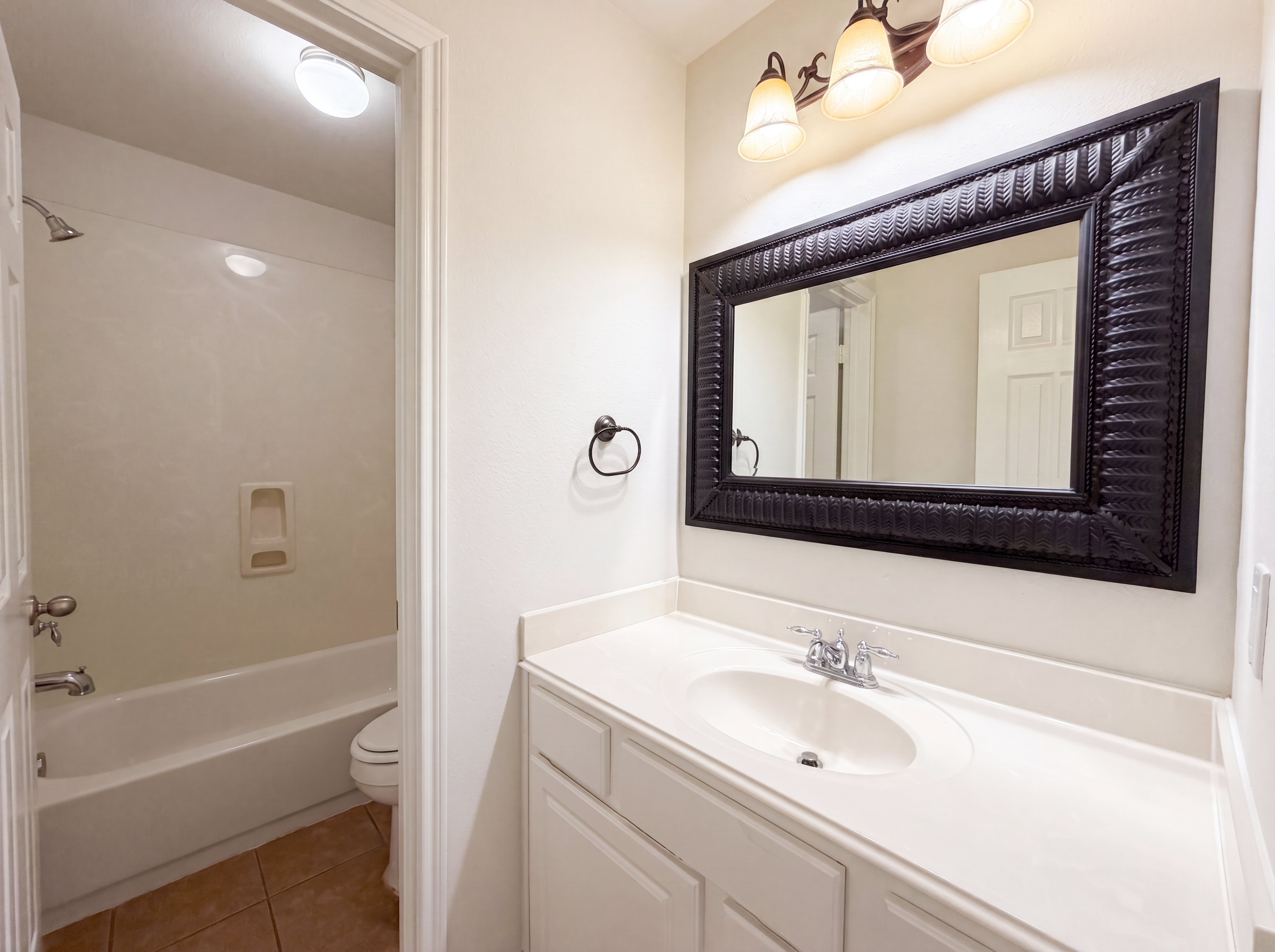Photo 15 of 20 of 6843 Tammany Manor Ln, Spring, TX