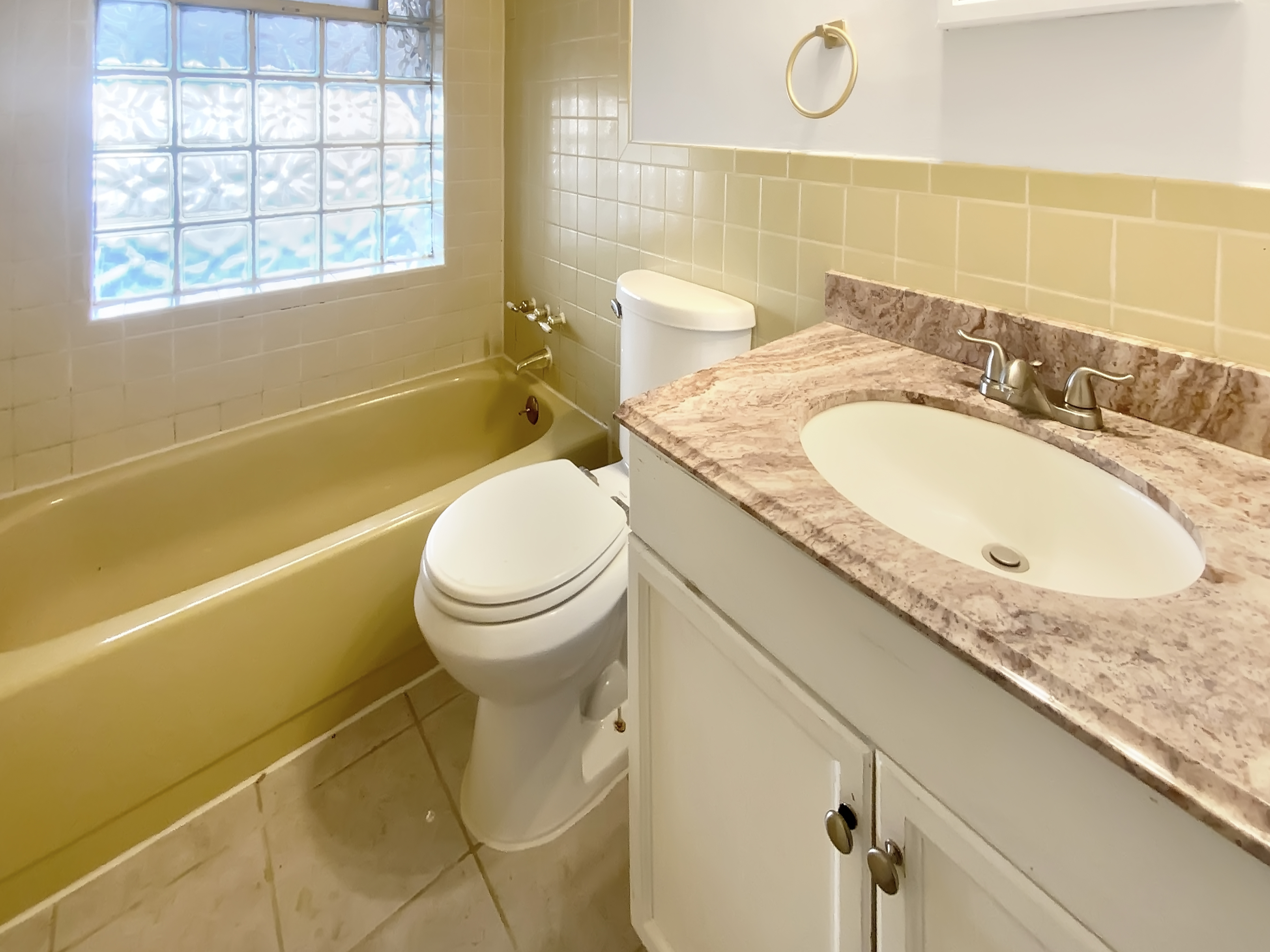 Photo 11 of 19 of 826 Catskill Dr, Saint Louis, MO