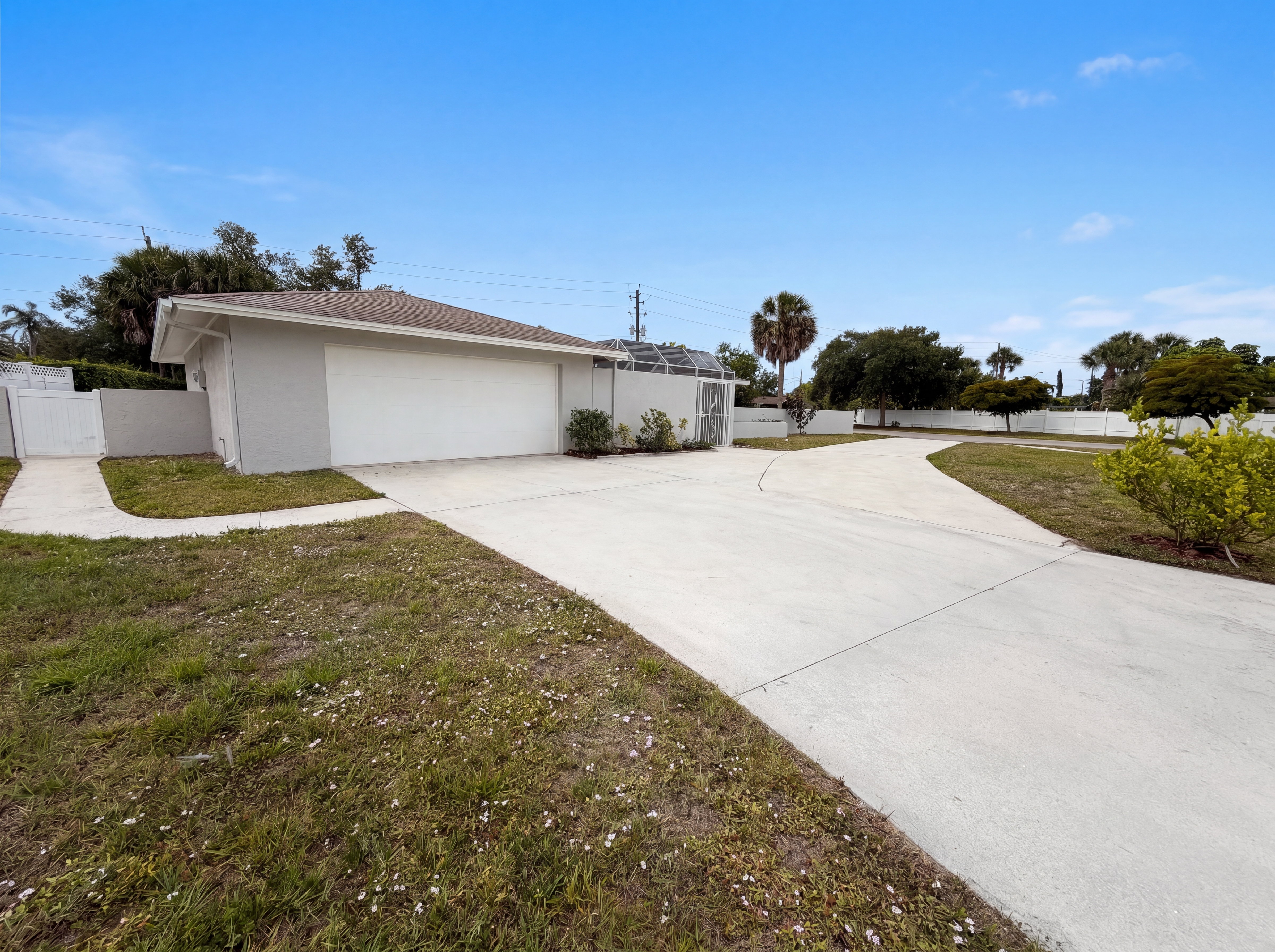 Photo 21 of 39 of 1301 Lucaya Ave, Venice, FL