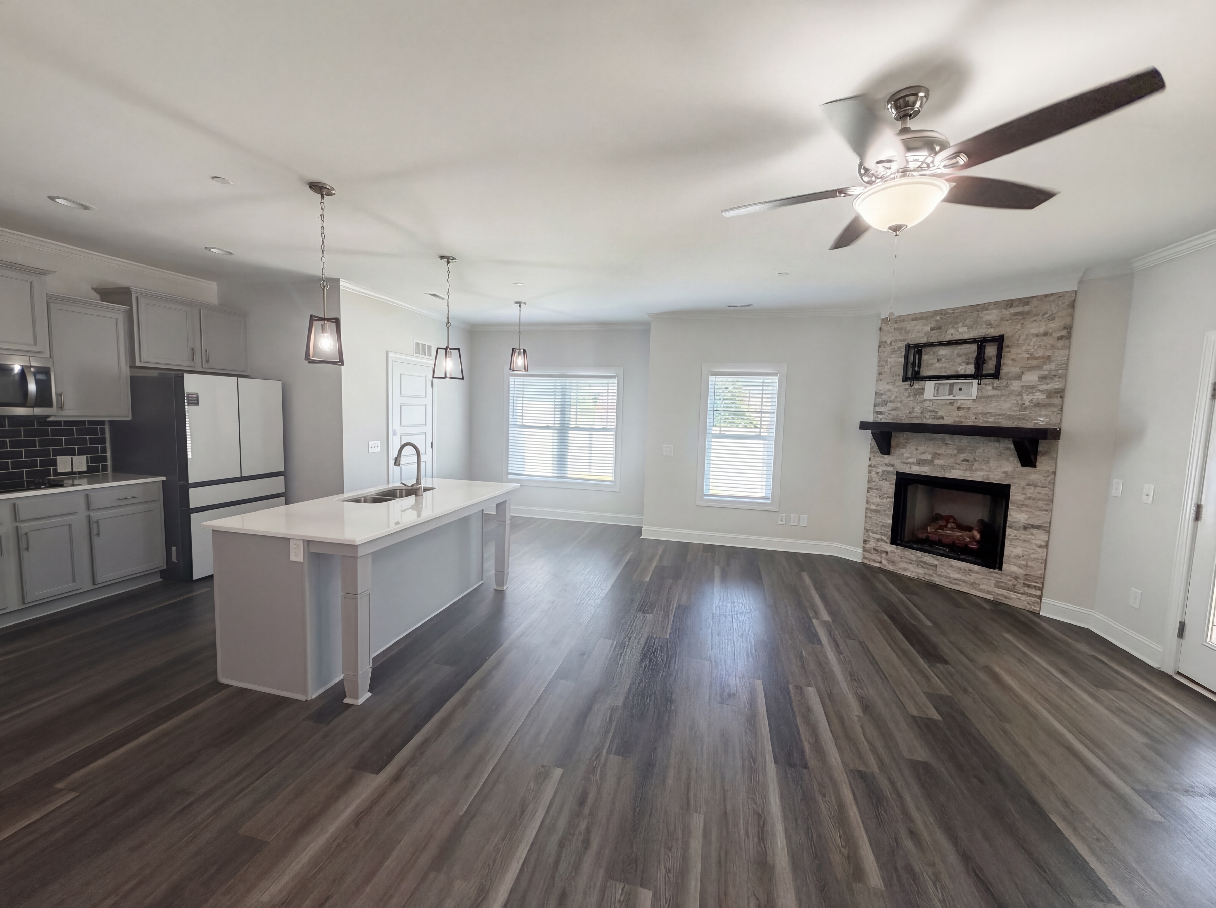 Photo 3 of 21 of 333 Oakhaven Dr, Holly Springs, NC