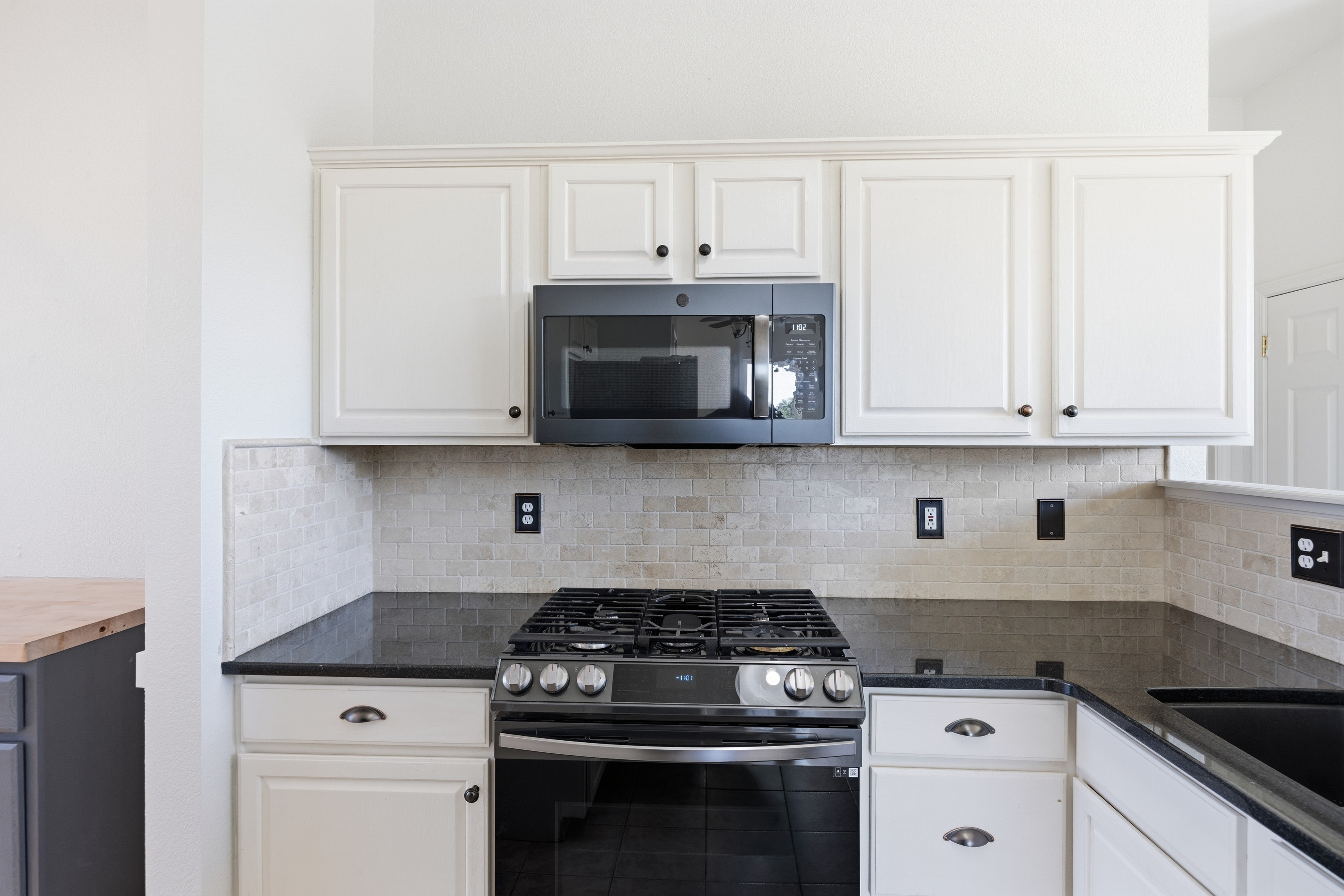 Photo 14 of 55 of 6650 Riata Ct, Colorado Springs, CO