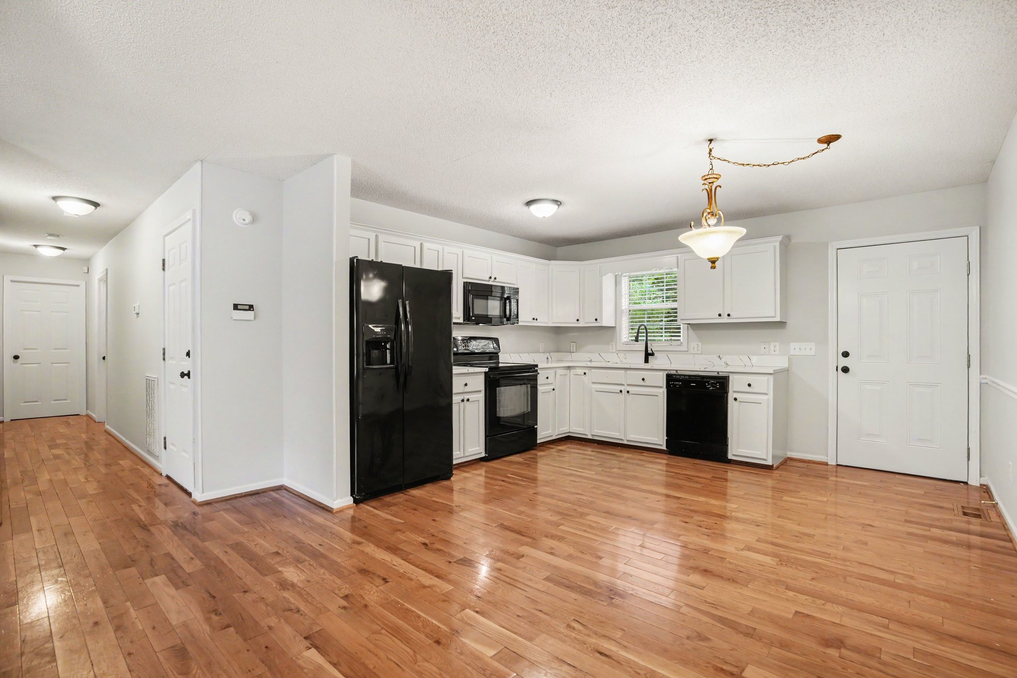 Photo 2 of 21 of 2466 Wilderness Ln, Lenoir, NC
