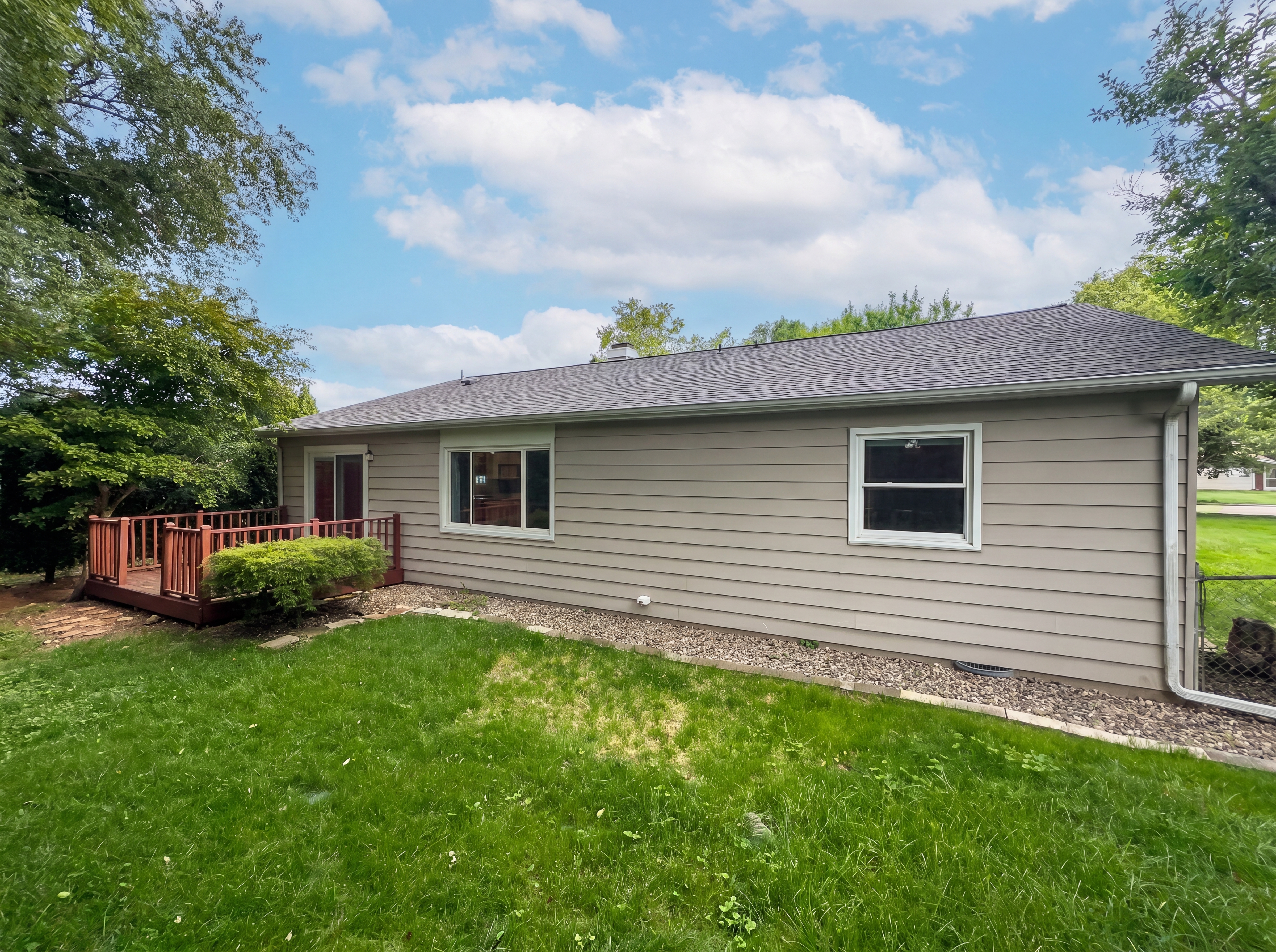 Photo 20 of 22 of 1901 Summit Dr, Urbana, IL