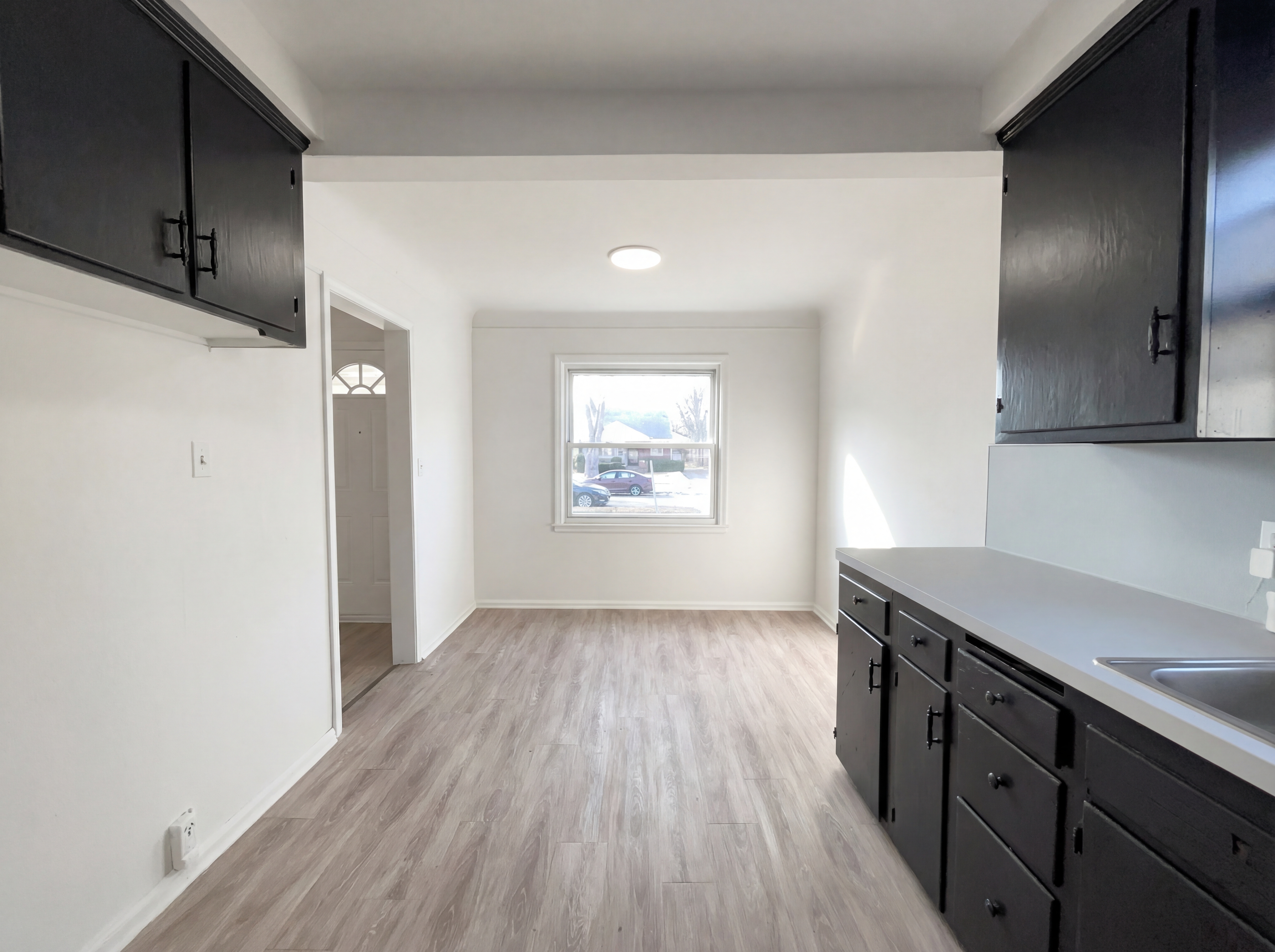 Photo 7 of 16 of 24610 Parklawn St, Oak Park, MI