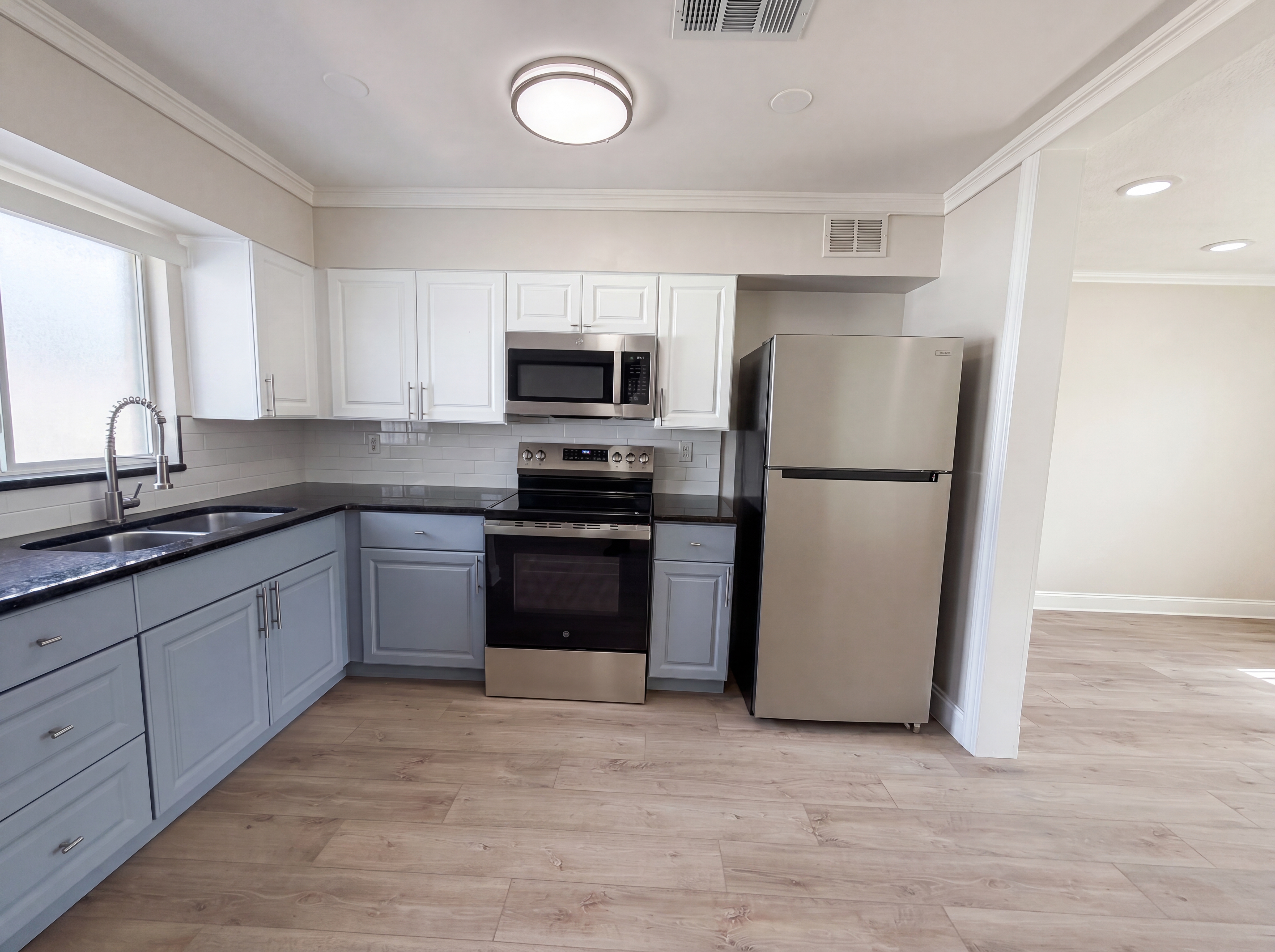 Photo 7 of 23 of 5306 3rd St W, Bradenton, FL