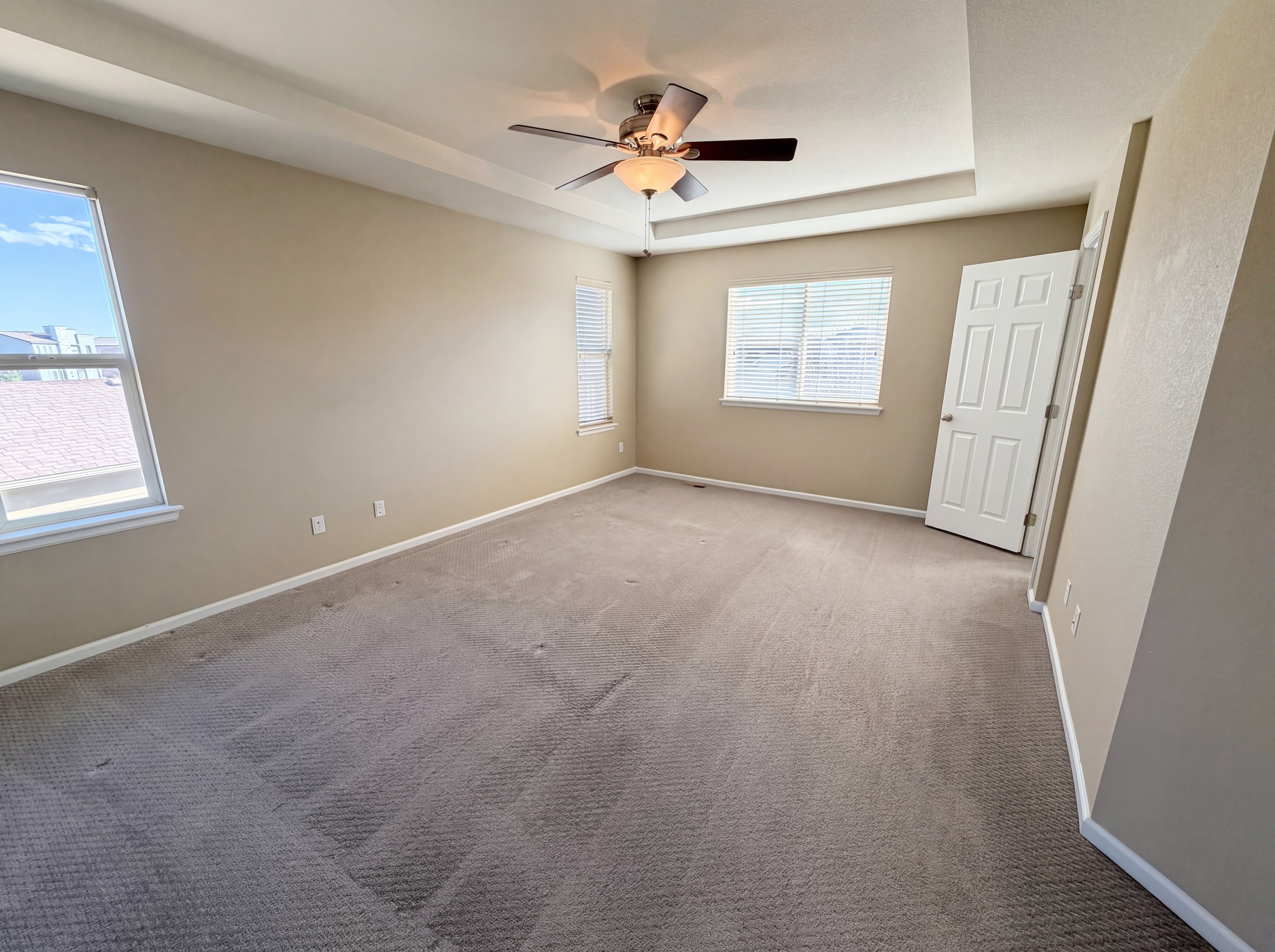Photo 18 of 36 of 10049 Southlawn Cir, Commerce City, CO