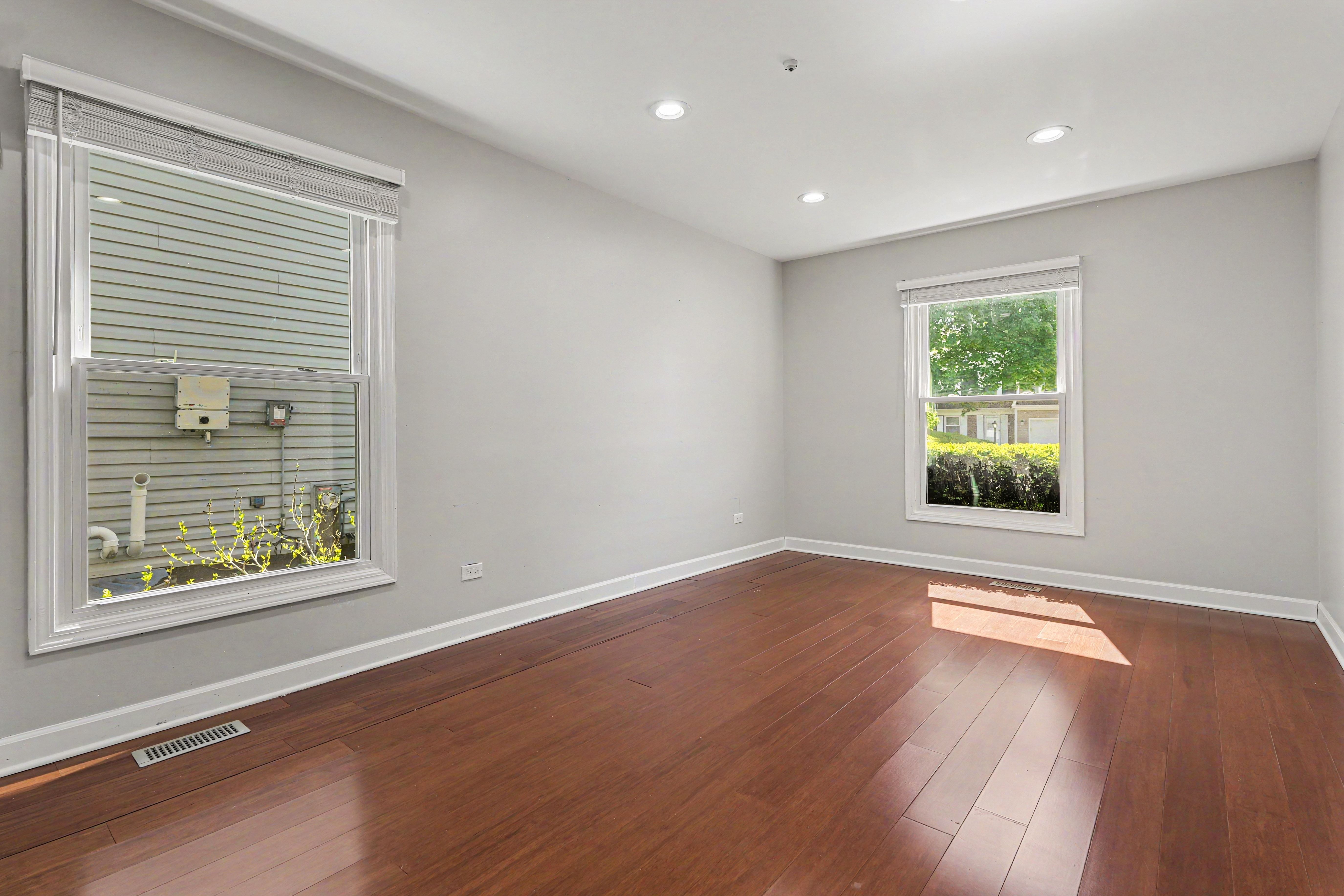 Photo 13 of 16 of 8 Greenvale Rd SE, Vernon Hills, IL