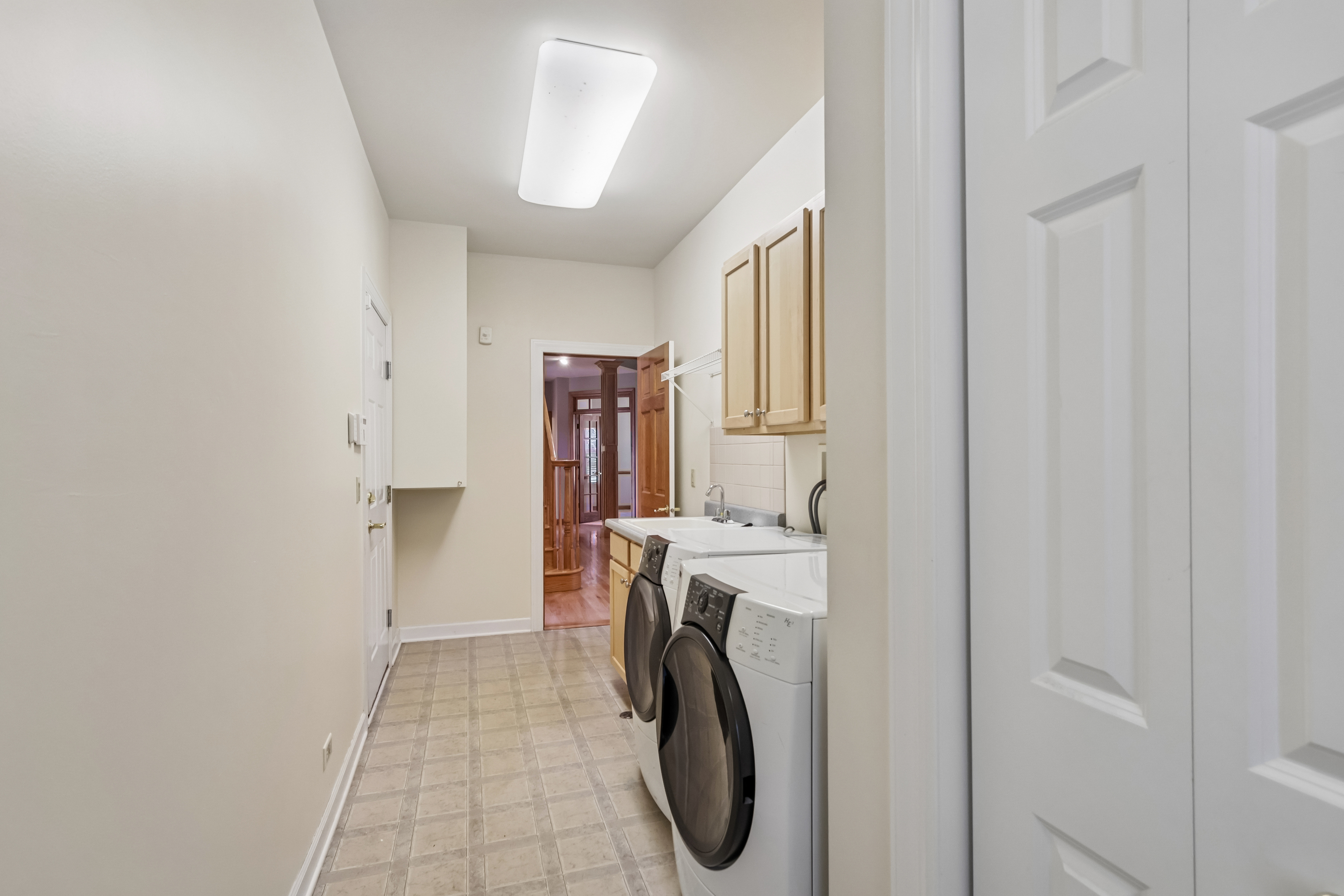 Photo 33 of 41 of 426 Heatherwood Dr, Oswego, IL