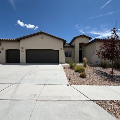 Property photo 1 of 5453 Pikes Peak Loop NE