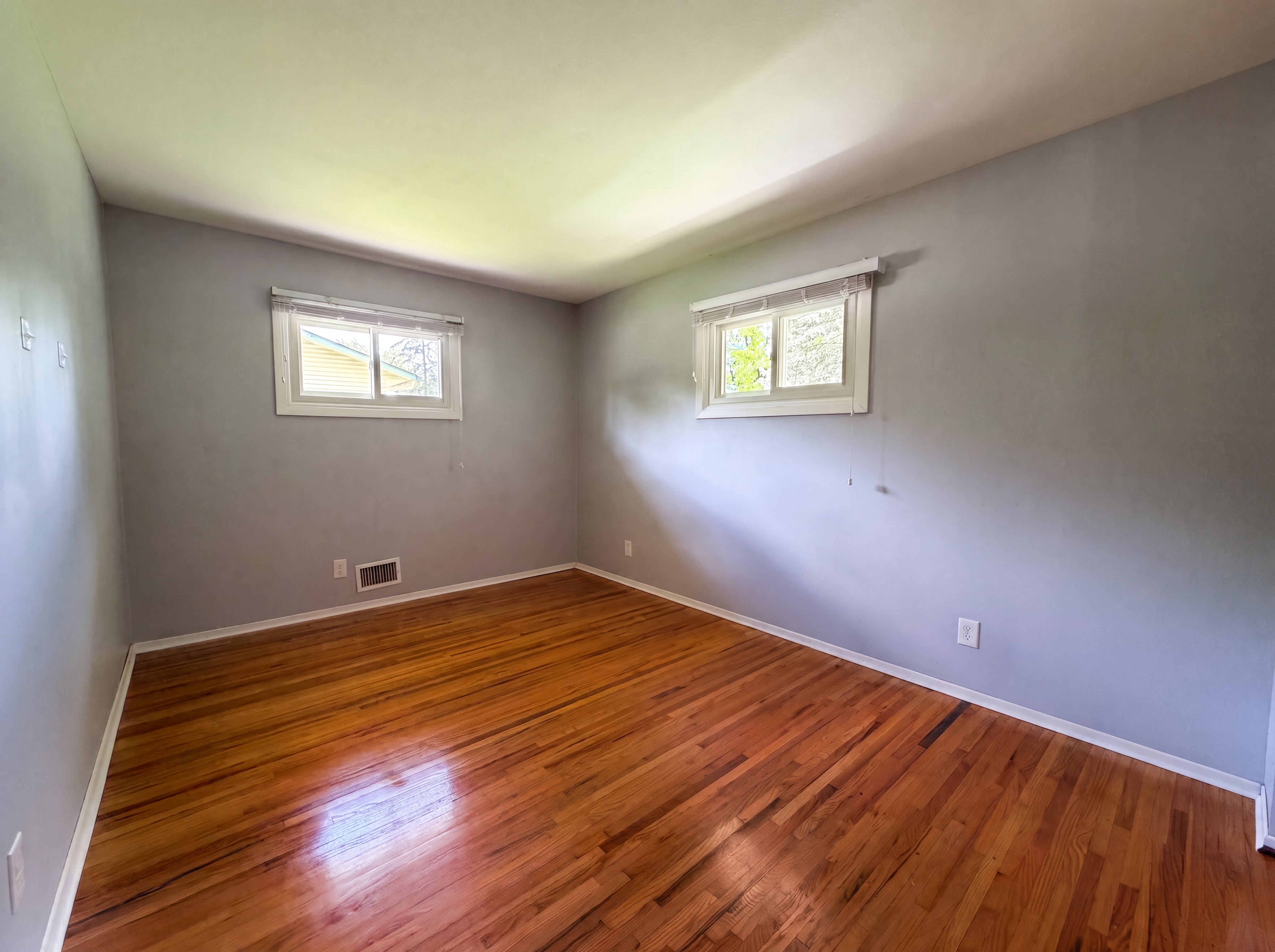 Photo 11 of 24 of 18220 Duck Lake Trl, Eden Prairie, MN
