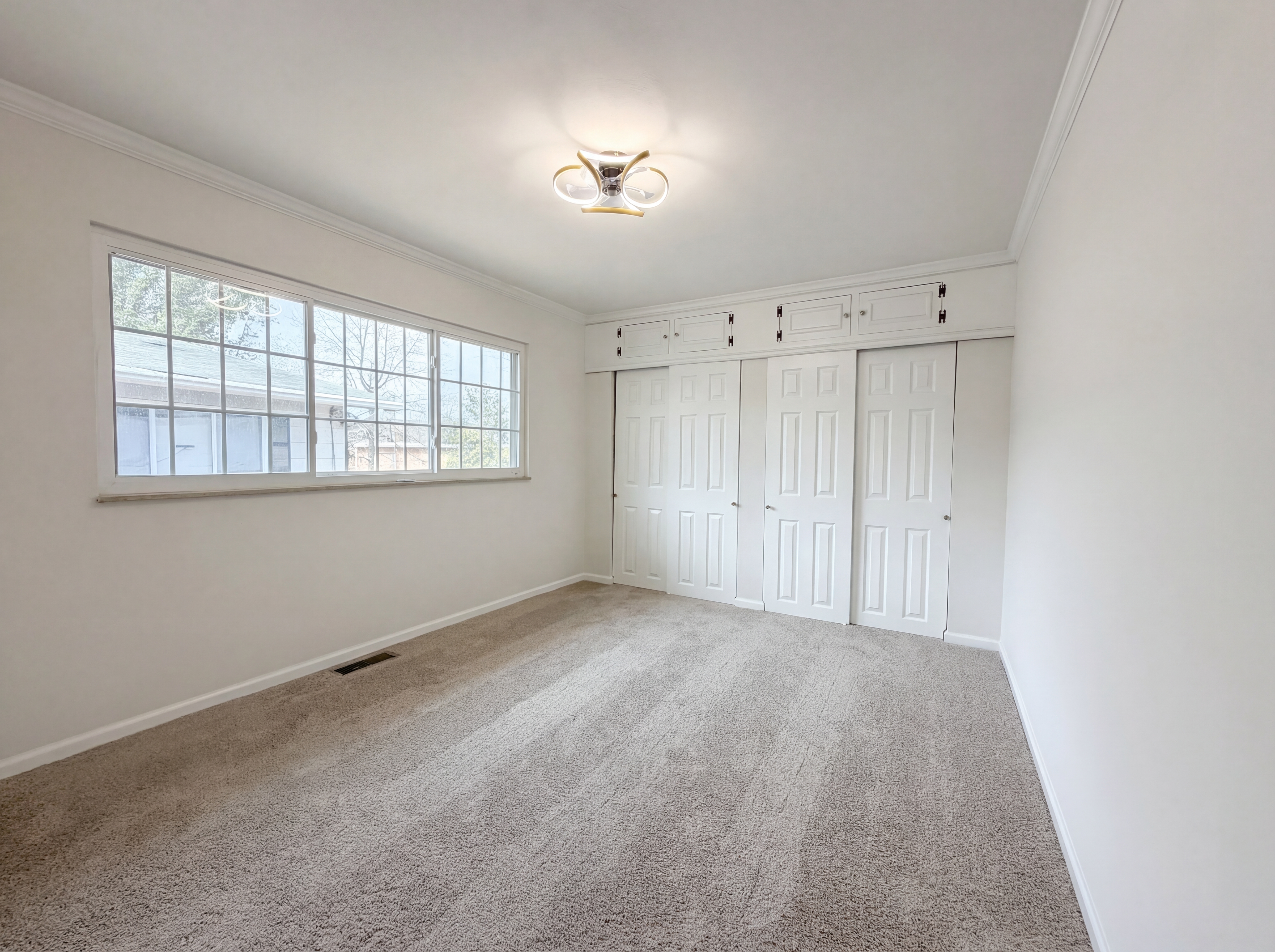 Photo 4 of 23 of 3325 Steed Dr, Florissant, MO