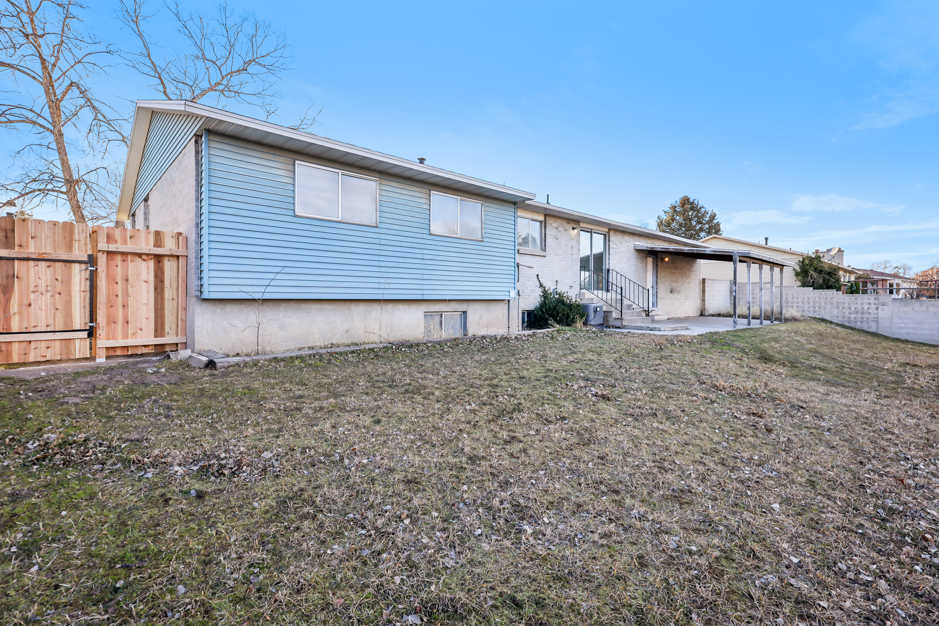 Photo 5 of 40 of 3020 W Rosa Vista Dr, Taylorsville, UT