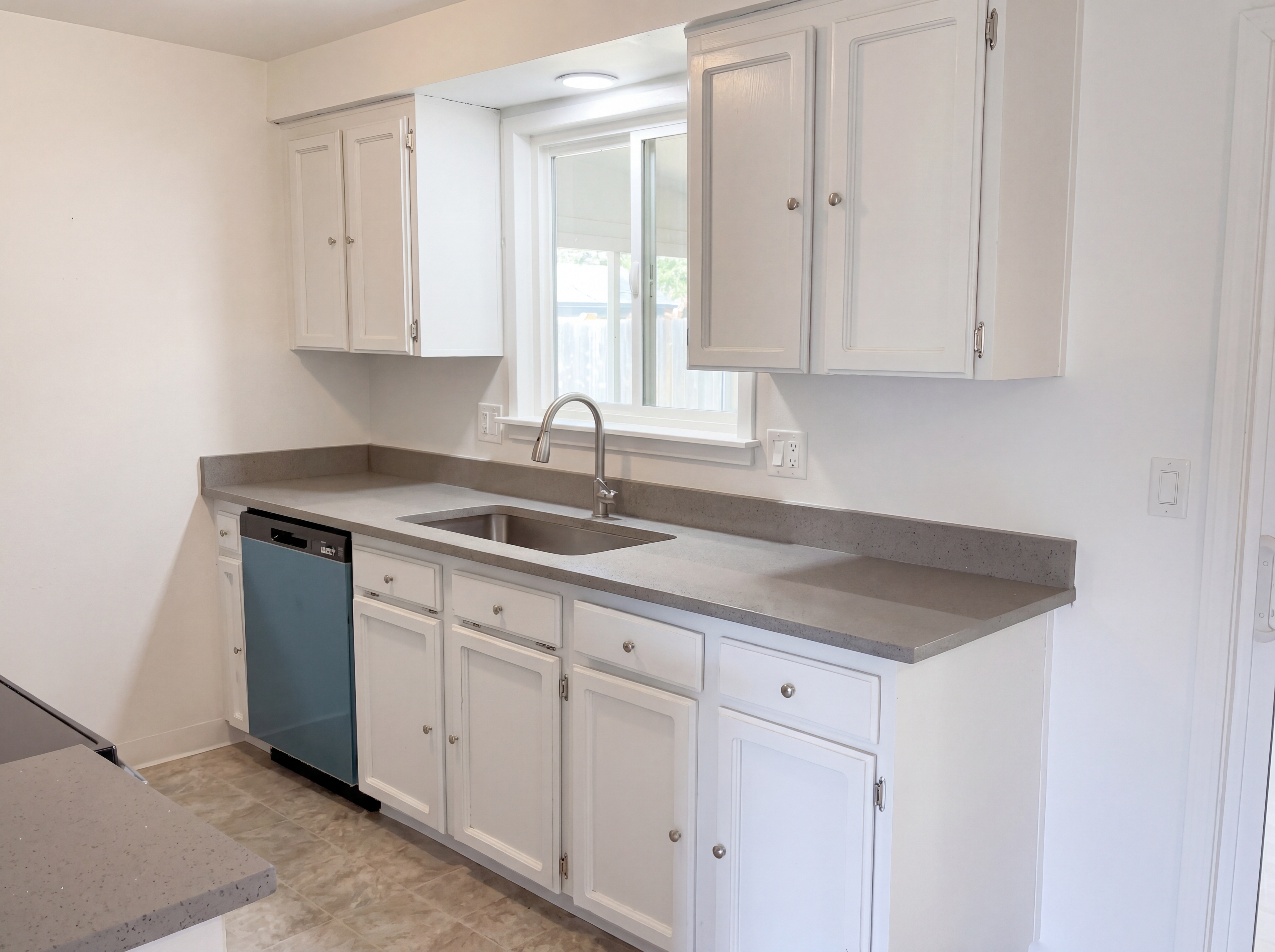 Photo 9 of 36 of 4927 Trade Wind Ave N, Keizer, OR