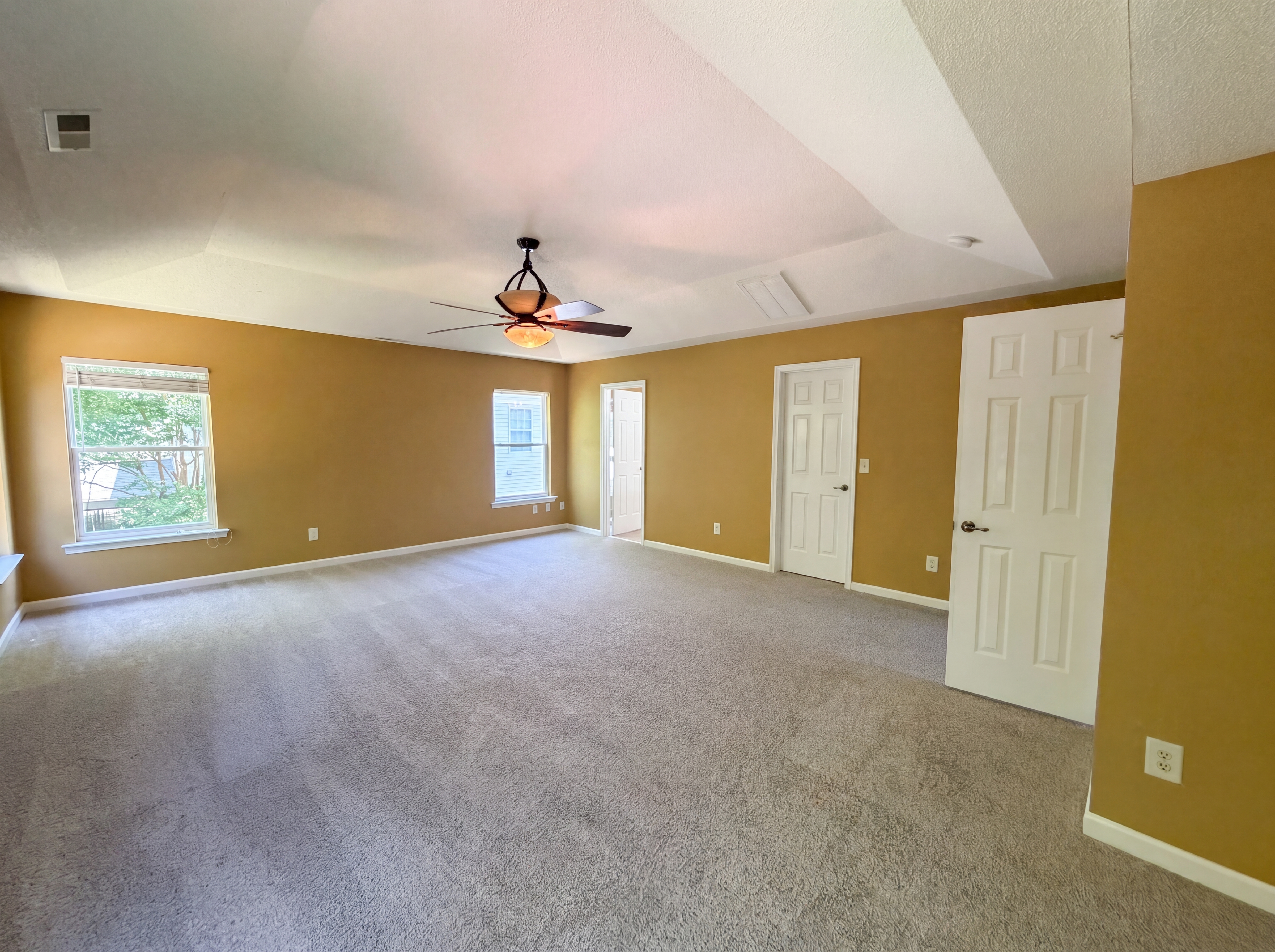 Photo 4 of 18 of 506 Hillview Dr, Durham, NC