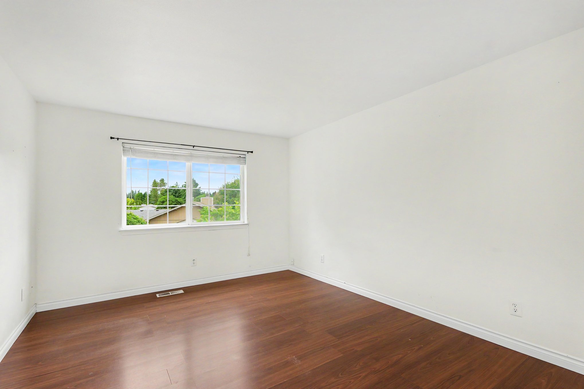 Photo 4 of 22 of 35620 92nd Avenue Ct S, McKenna, WA