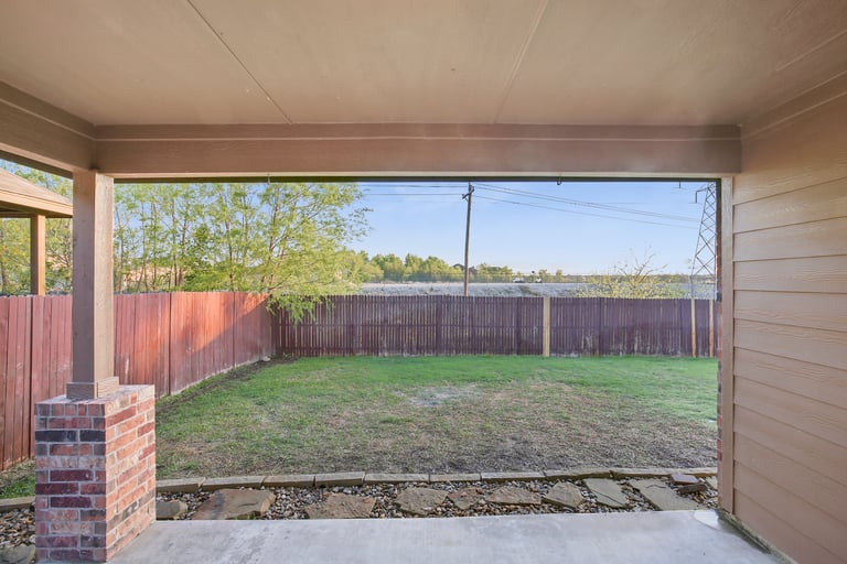 Photo 25 of 25 - 6016 Beachview Ln, Fort Worth, TX 76179