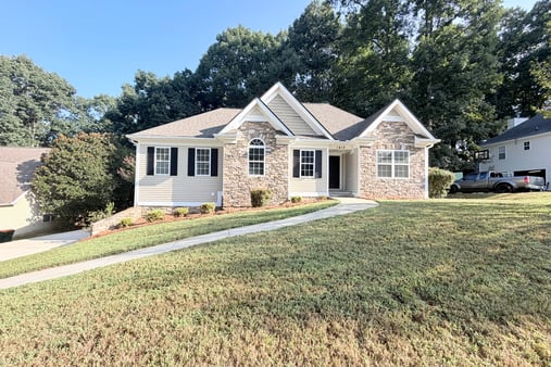 Photo 1 of 27 of 1412 White Oak Trce, Loganville, GA