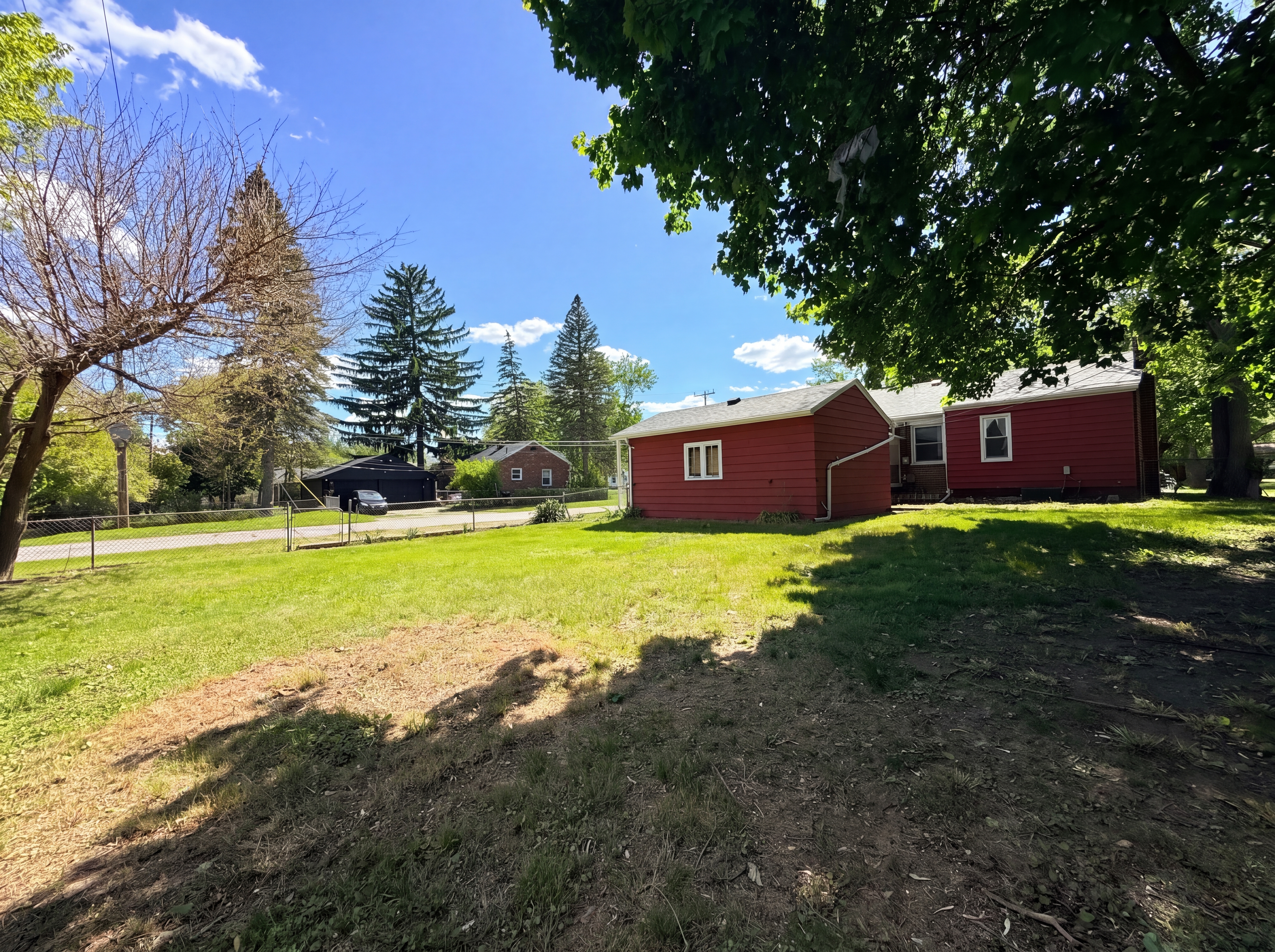 Photo 5 of 18 of 17604 Wakenden, Redford, MI