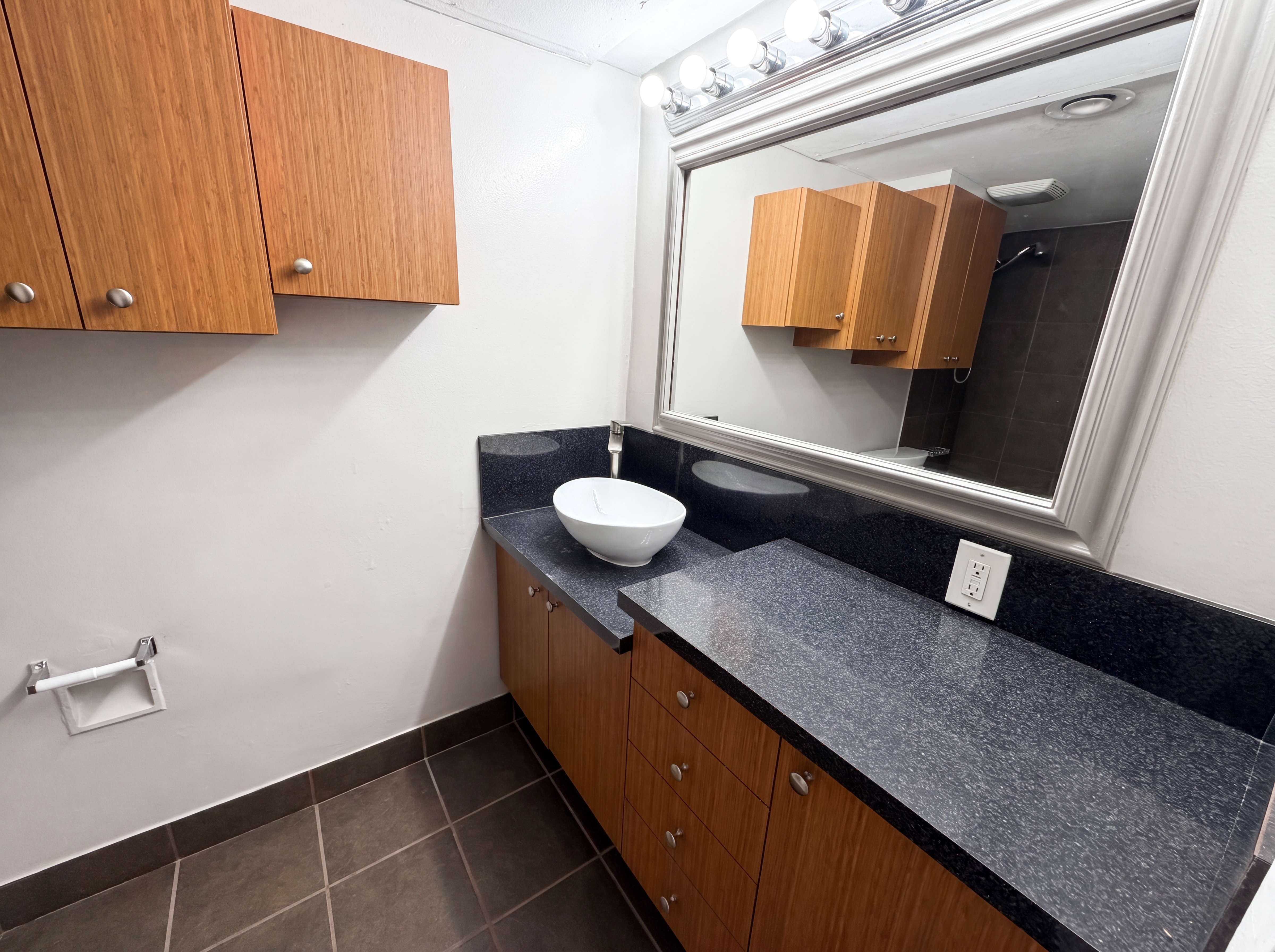 Photo 11 of 17 of 3938 W Alabama St, Houston, TX