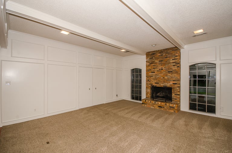 Photo 3 of 28 - 6436 Genstar Ln, Dallas, TX 75252