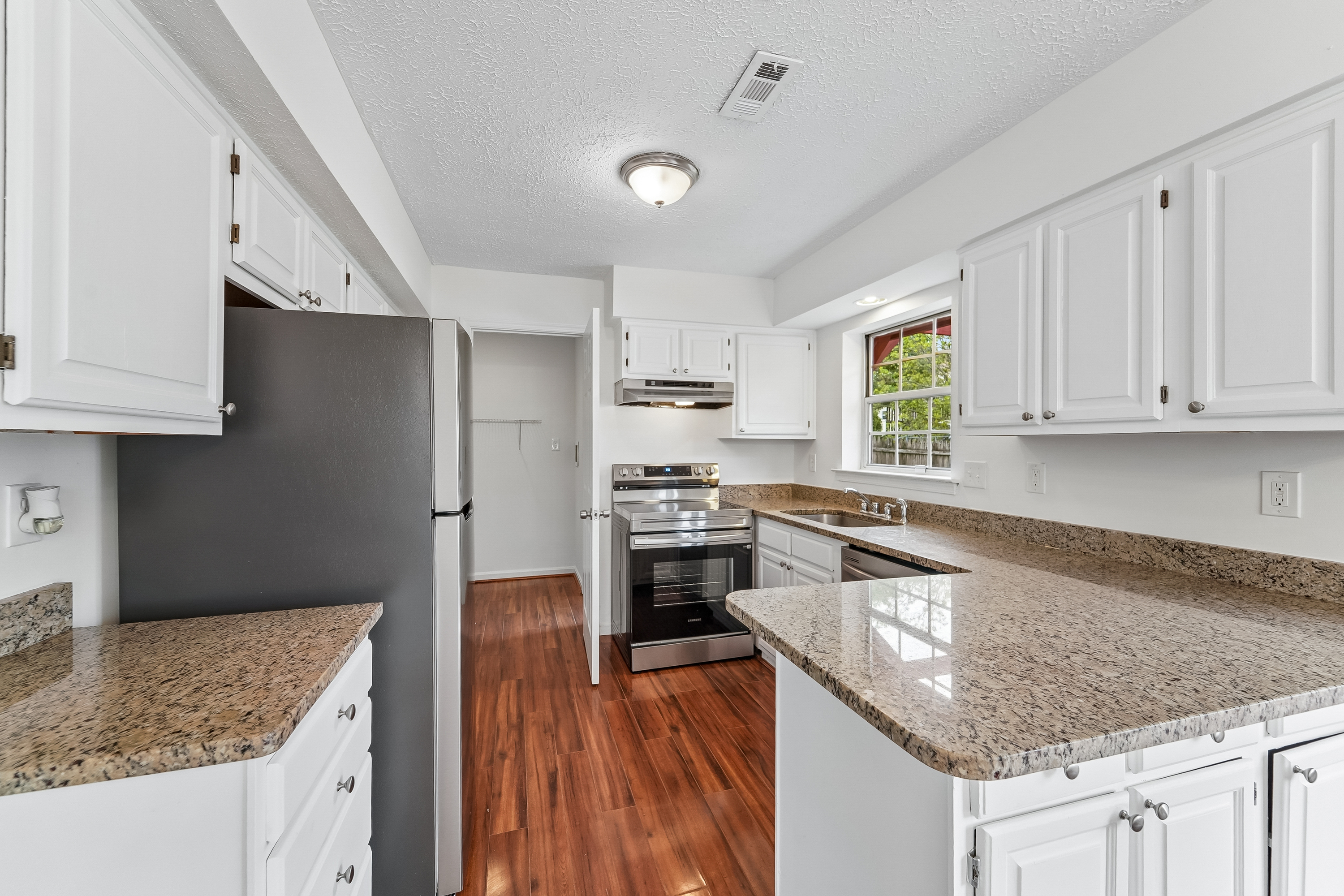 Photo 2 of 31 of 1215 Ashmead Sq, Belcamp, MD
