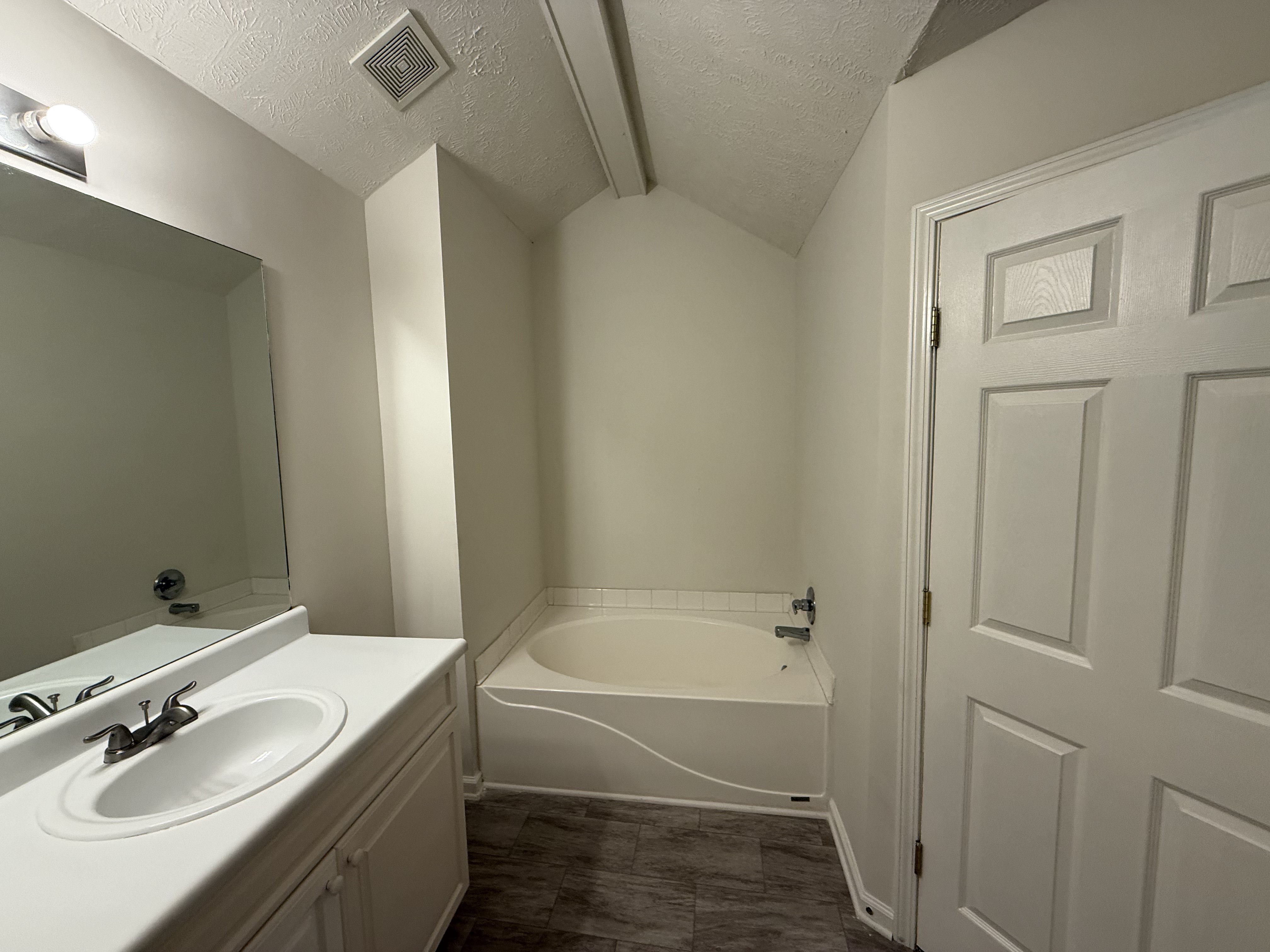 Photo 12 of 21 of 6140 Steve Scarlett Pl, La Vergne, TN