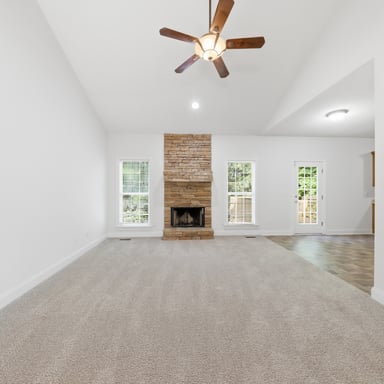 Property photo 3 of 117 E Woodland Mnr