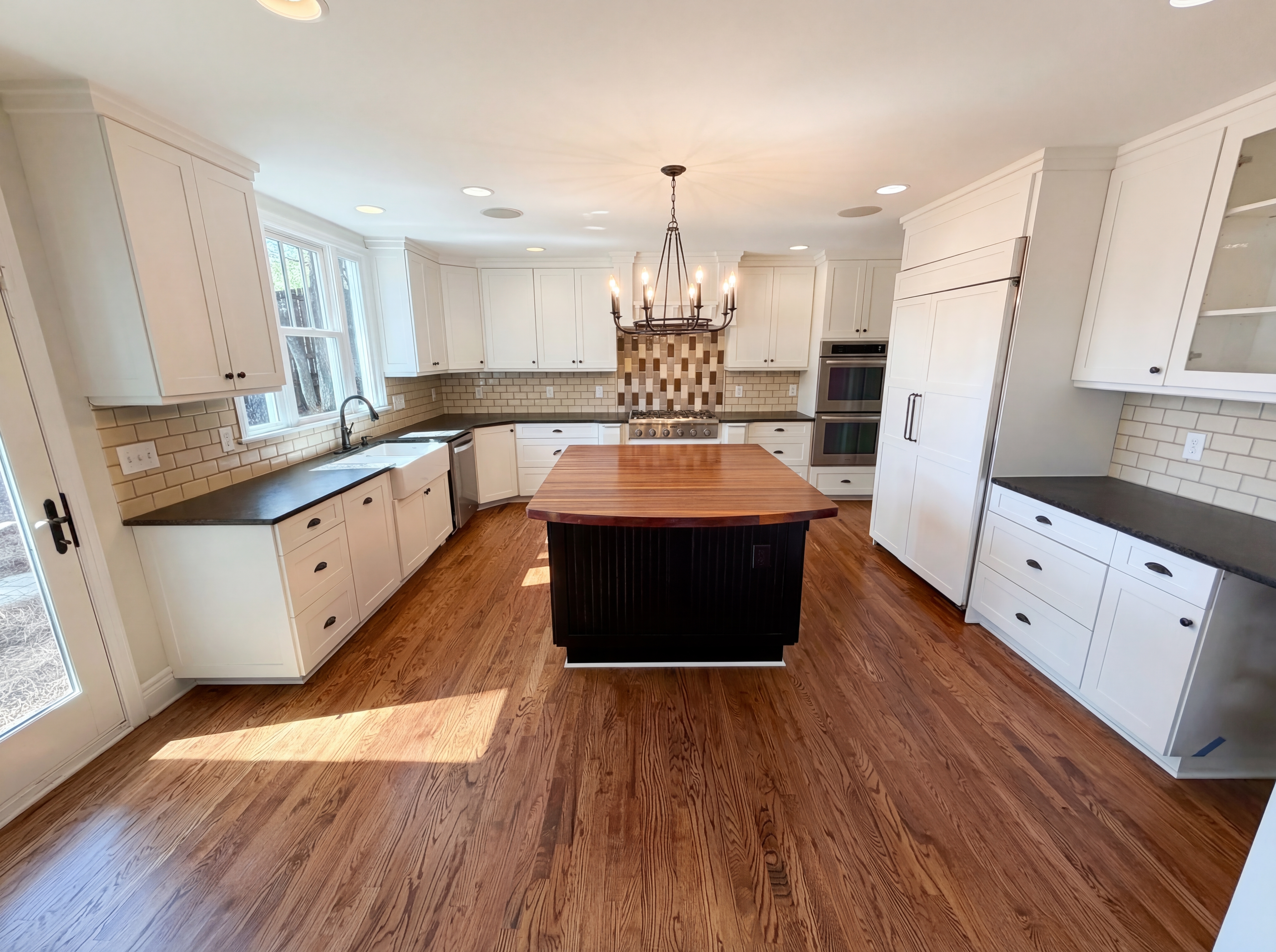 Photo 2 of 32 of 4467 Woodlark Ln, Charlotte, NC