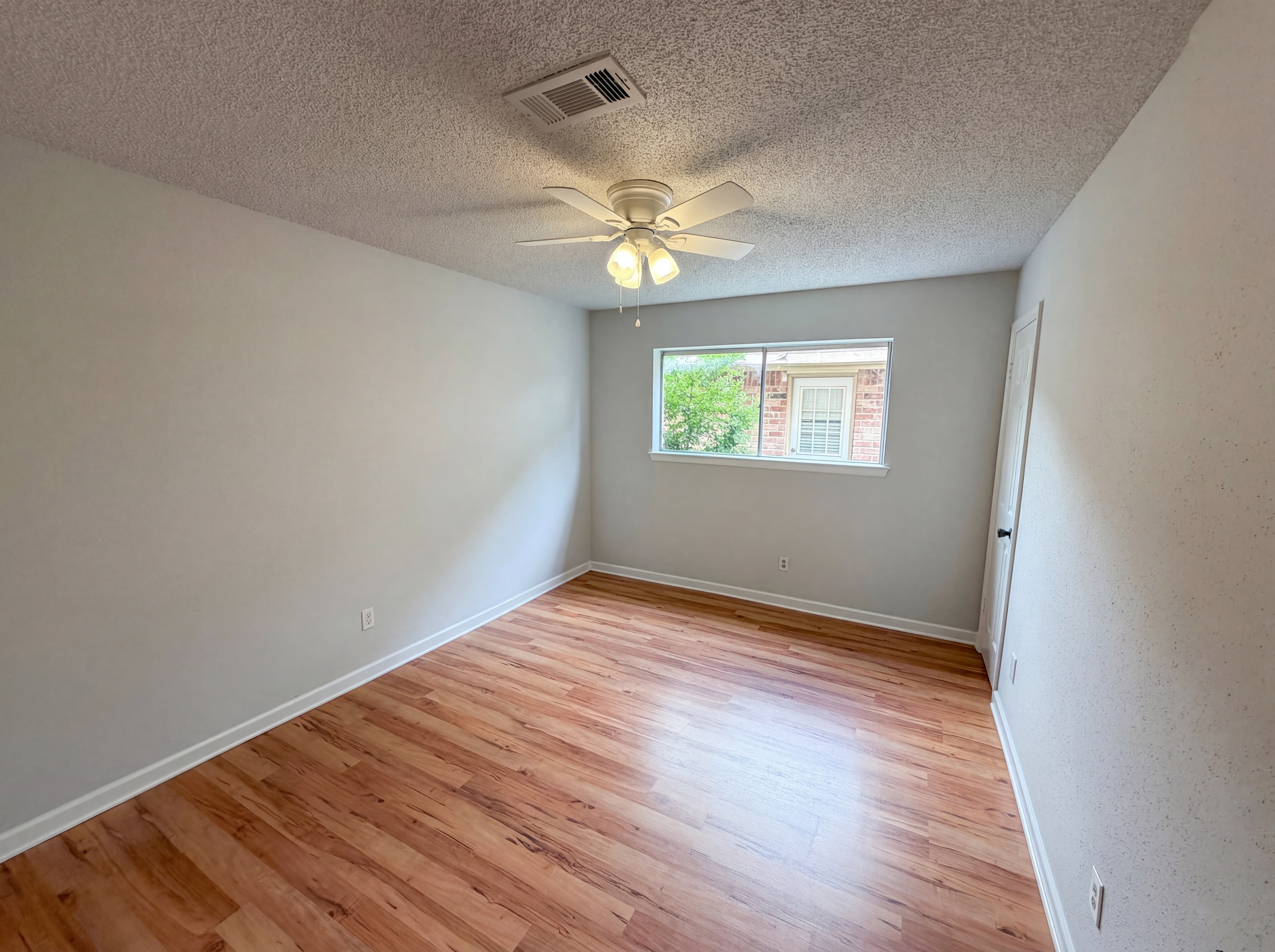 Photo 16 of 21 of 1902 New Orleans St, Deer Park, TX