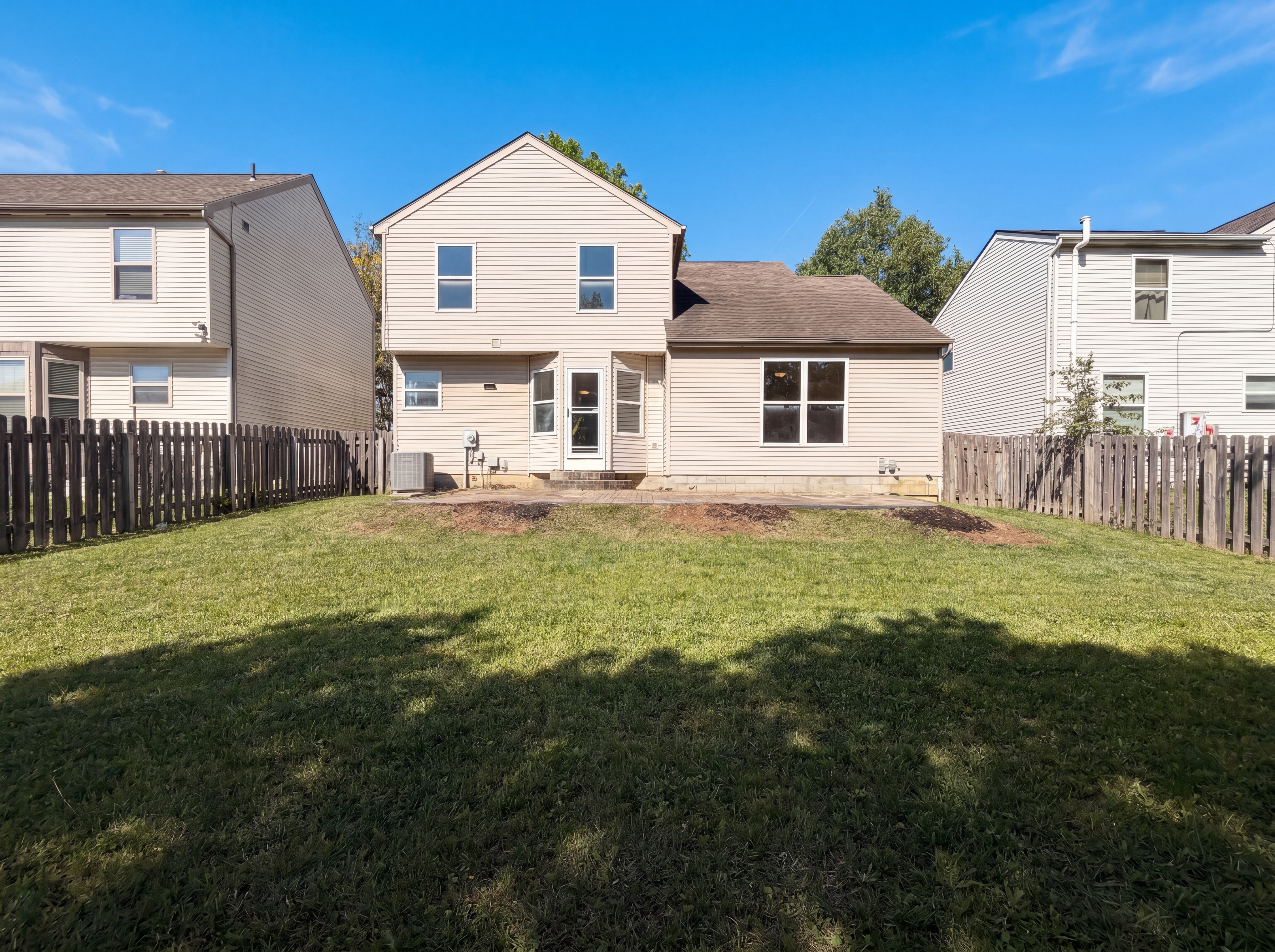 Photo 5 of 30 of 5074 Langcroft Dr, Hilliard, OH