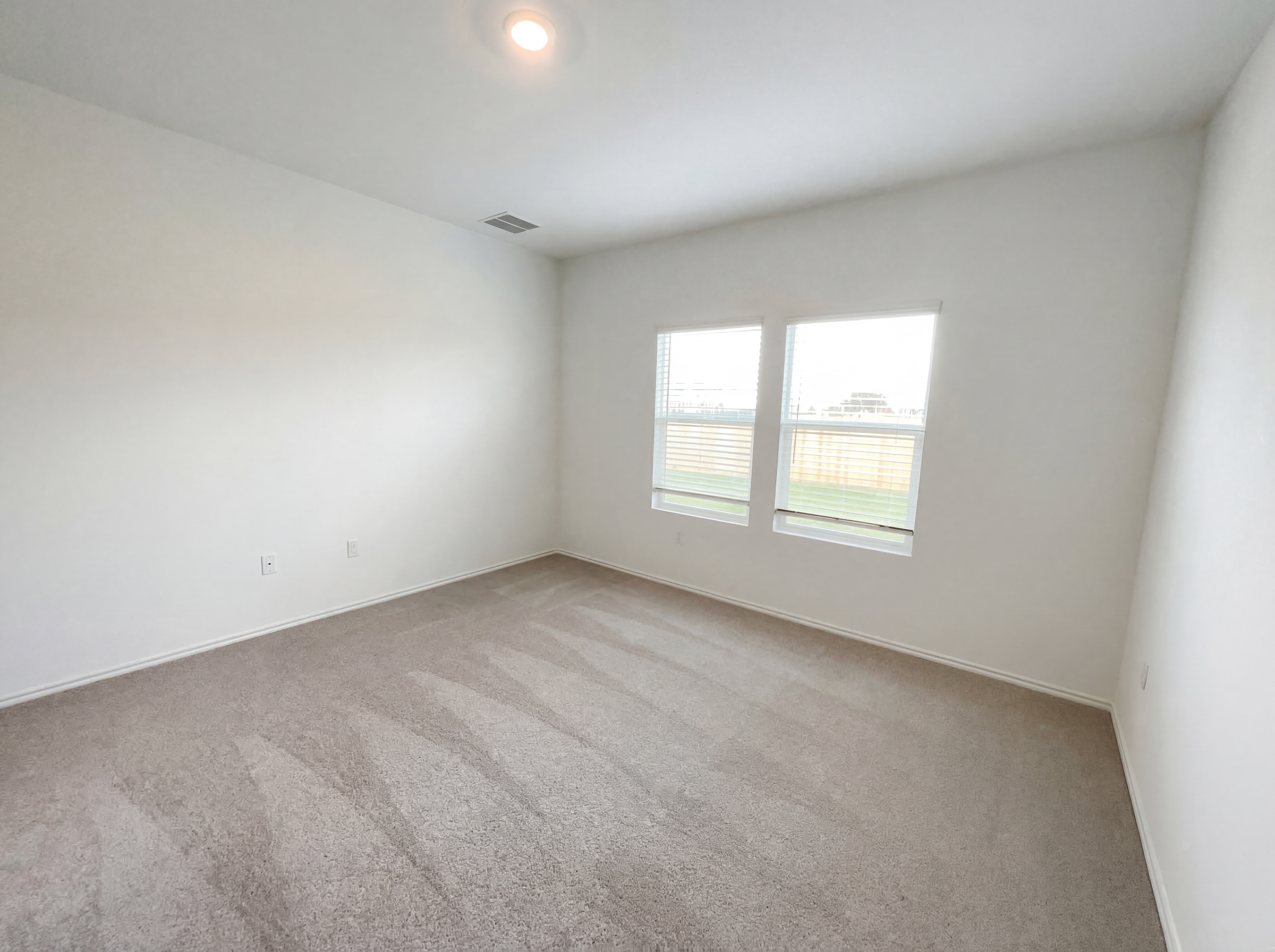 Photo 4 of 24 of 501 Vantage Dr, Hutto, TX
