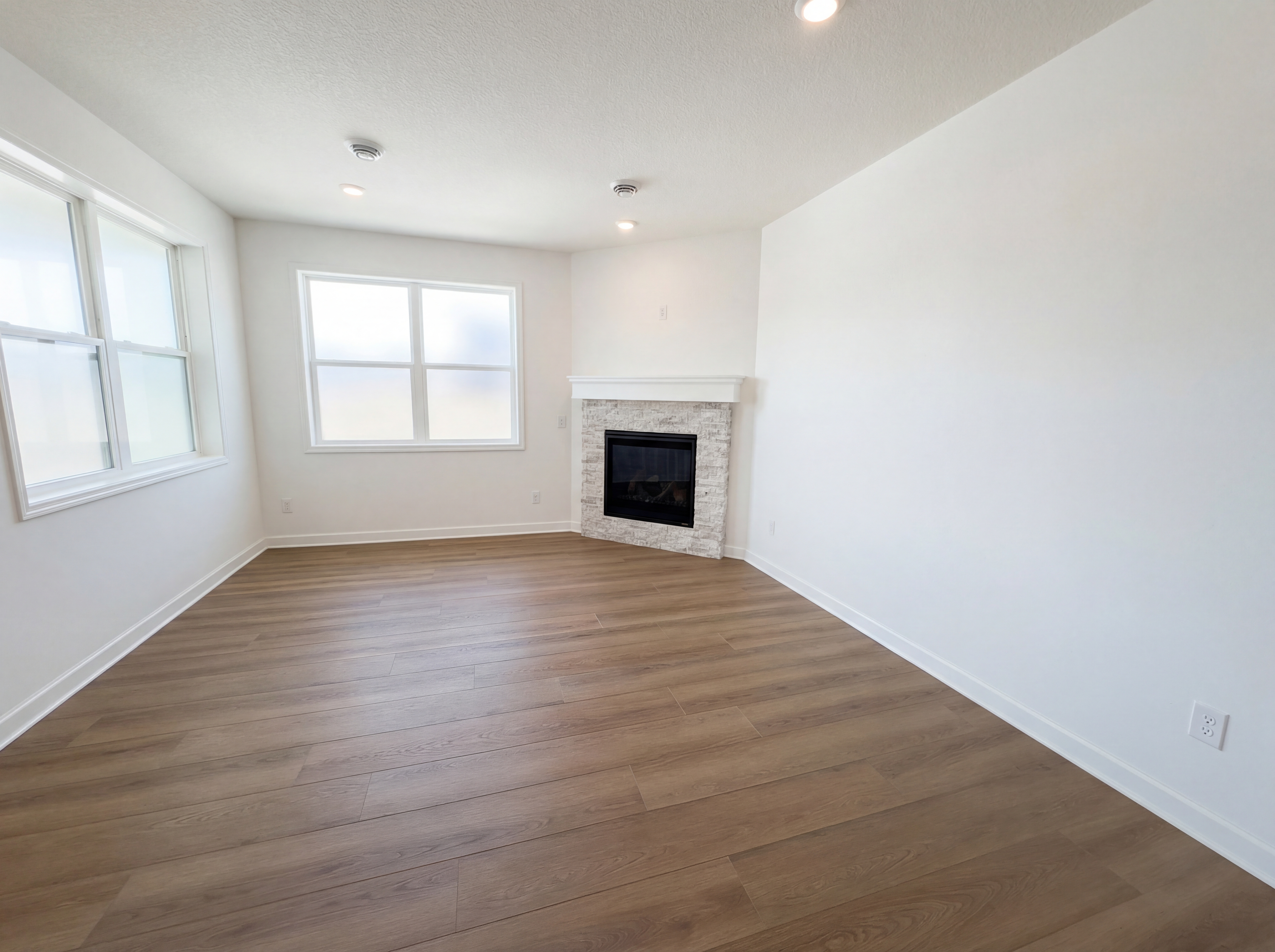Photo 3 of 21 of 10925 Glacier Ln N, Maple Grove, MN