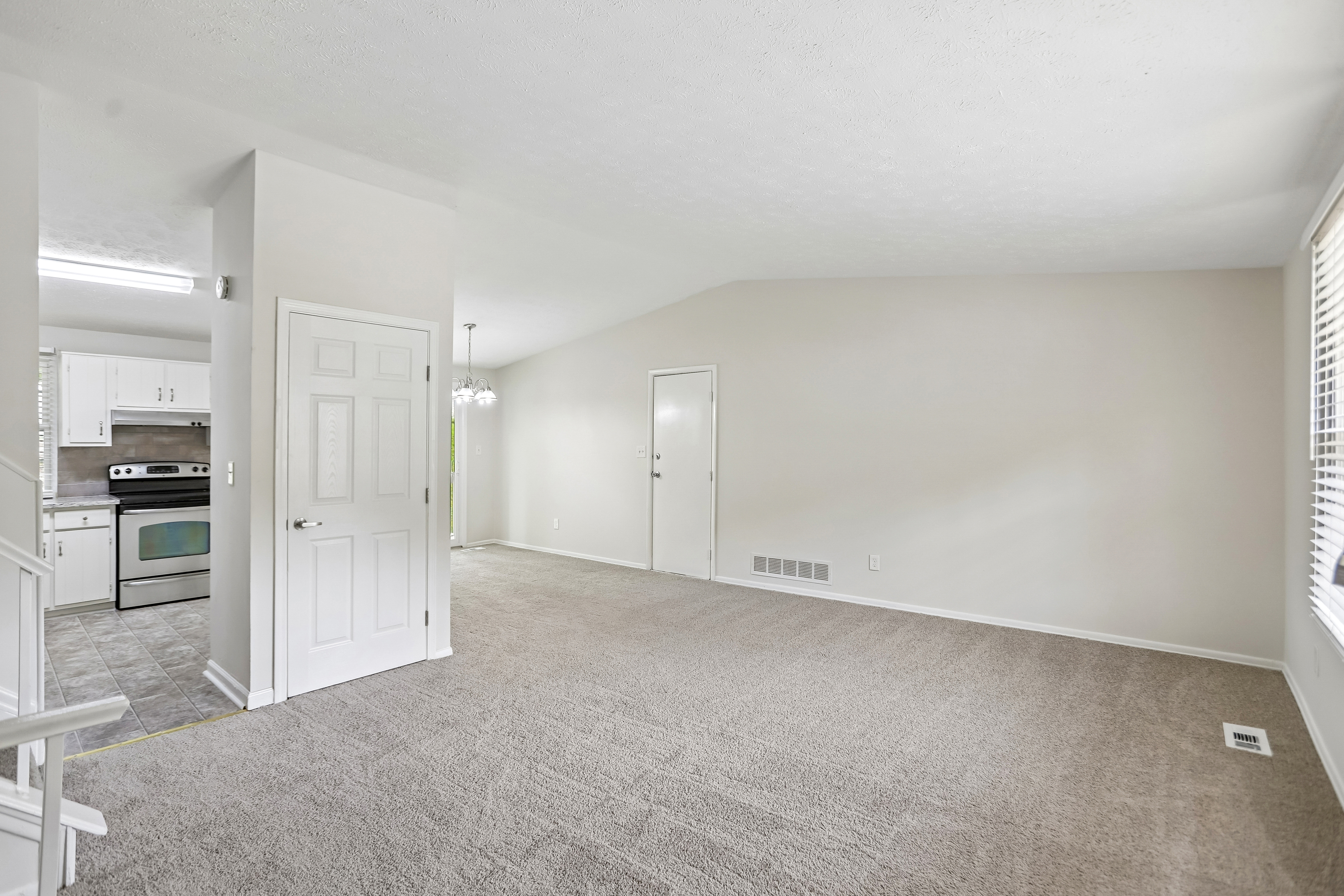 Photo 14 of 34 of 3020 Forestside Ln, Atlanta, GA