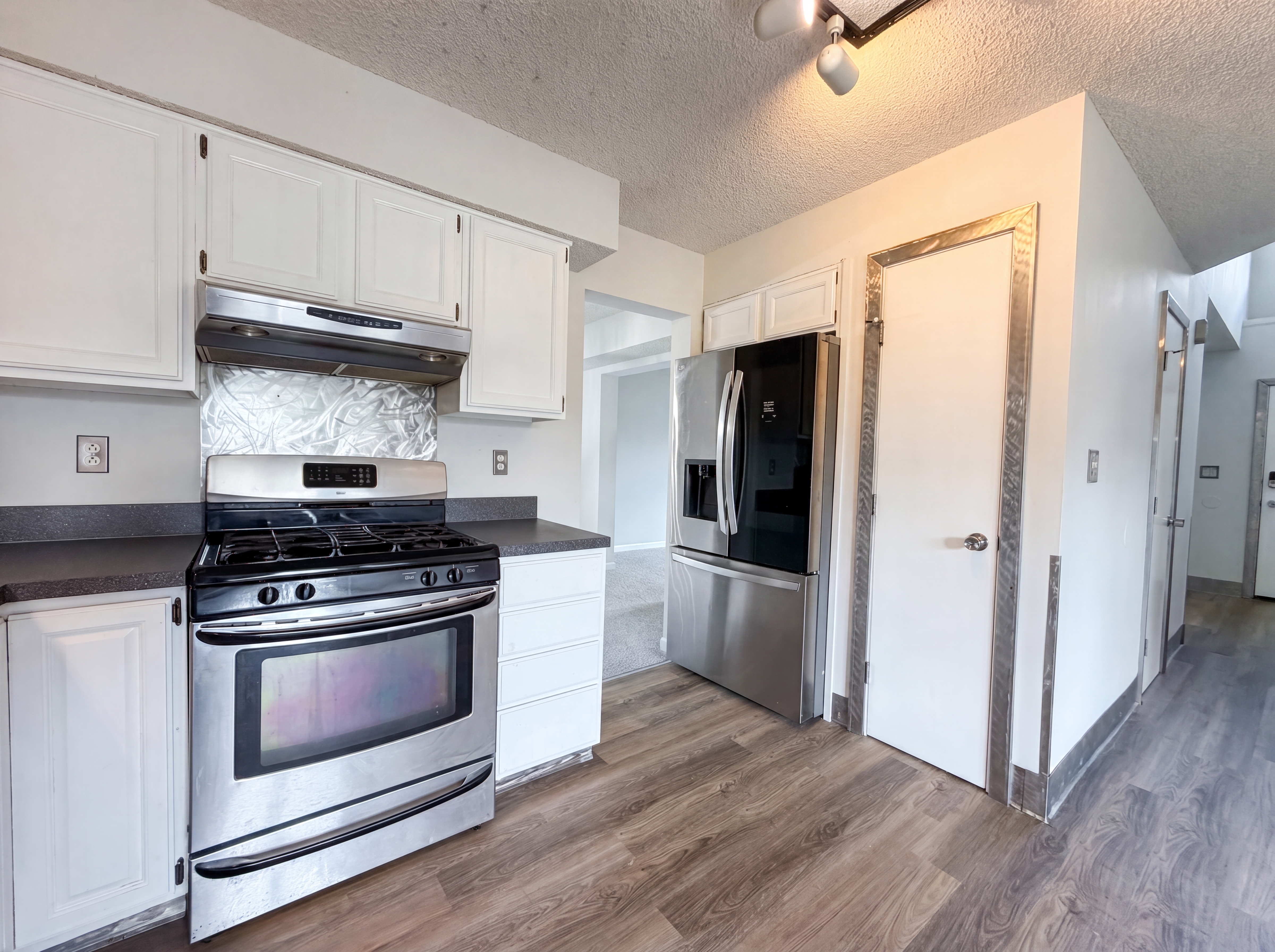 Photo 11 of 41 of 3581 Meadowgate Ct, Pickerington, OH