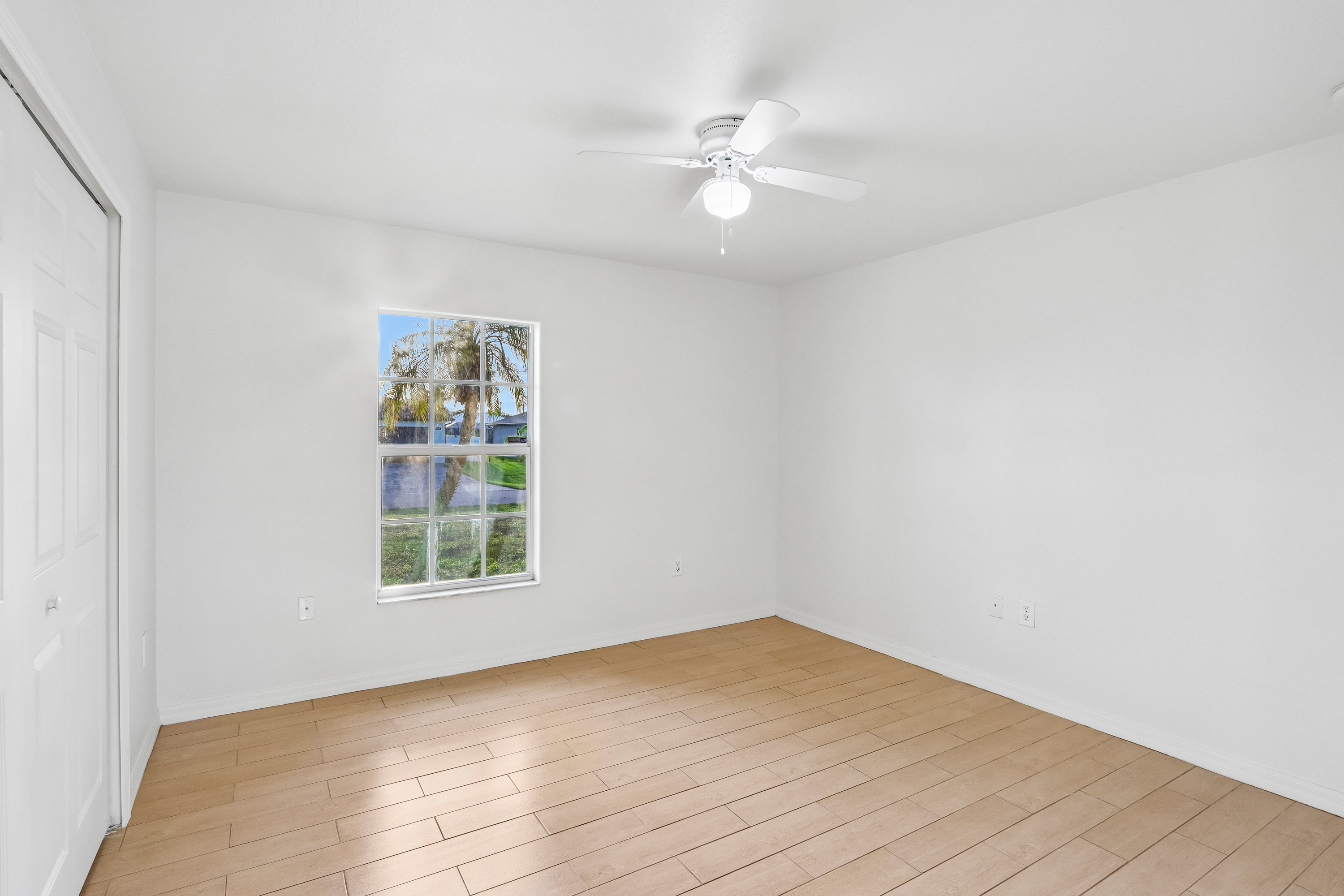 Photo 12 of 18 of 1136 SW 18th Ct, Cape Coral, FL