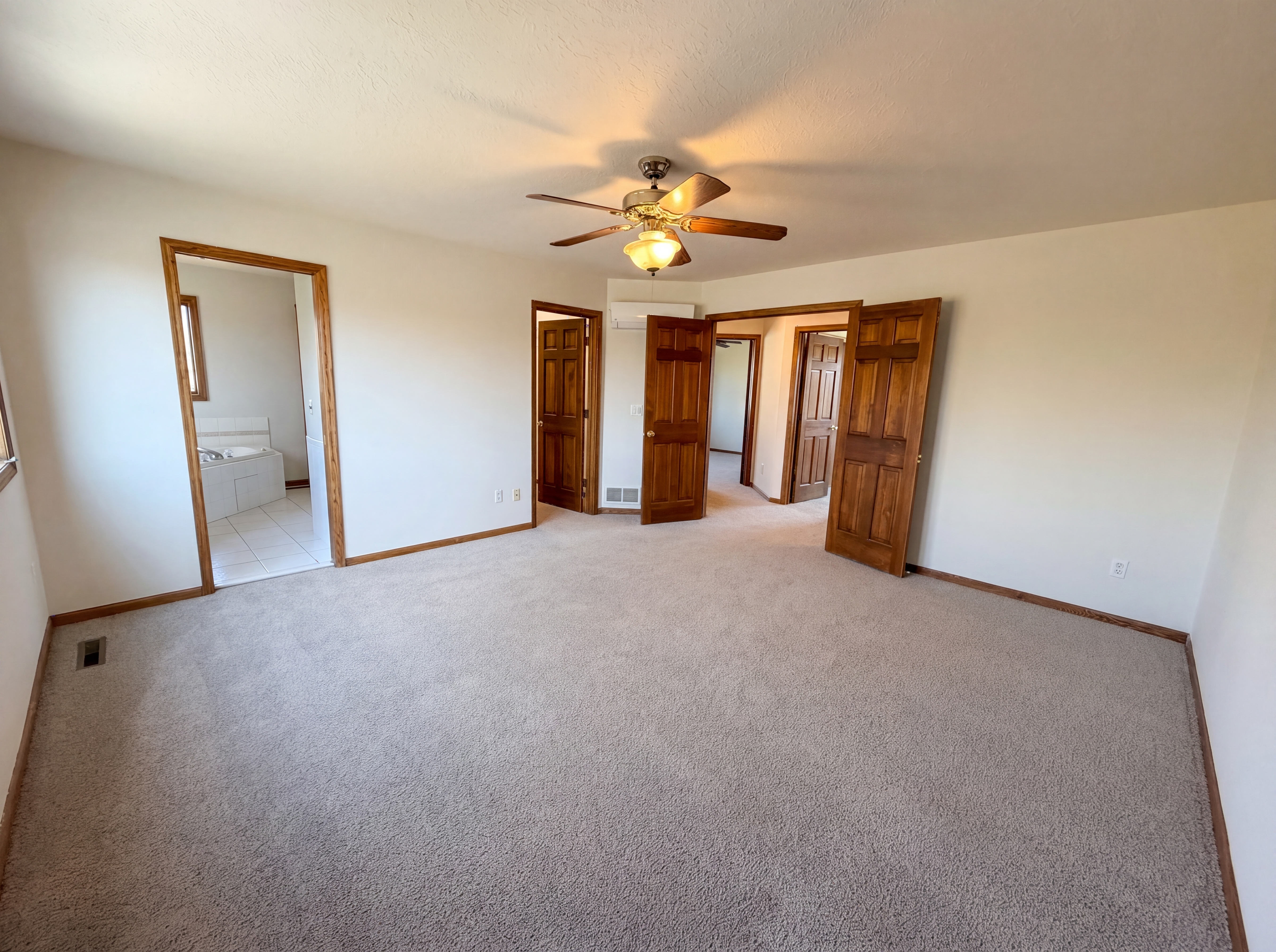 Photo 4 of 38 of 8433 Upland Ln N, Maple Grove, MN