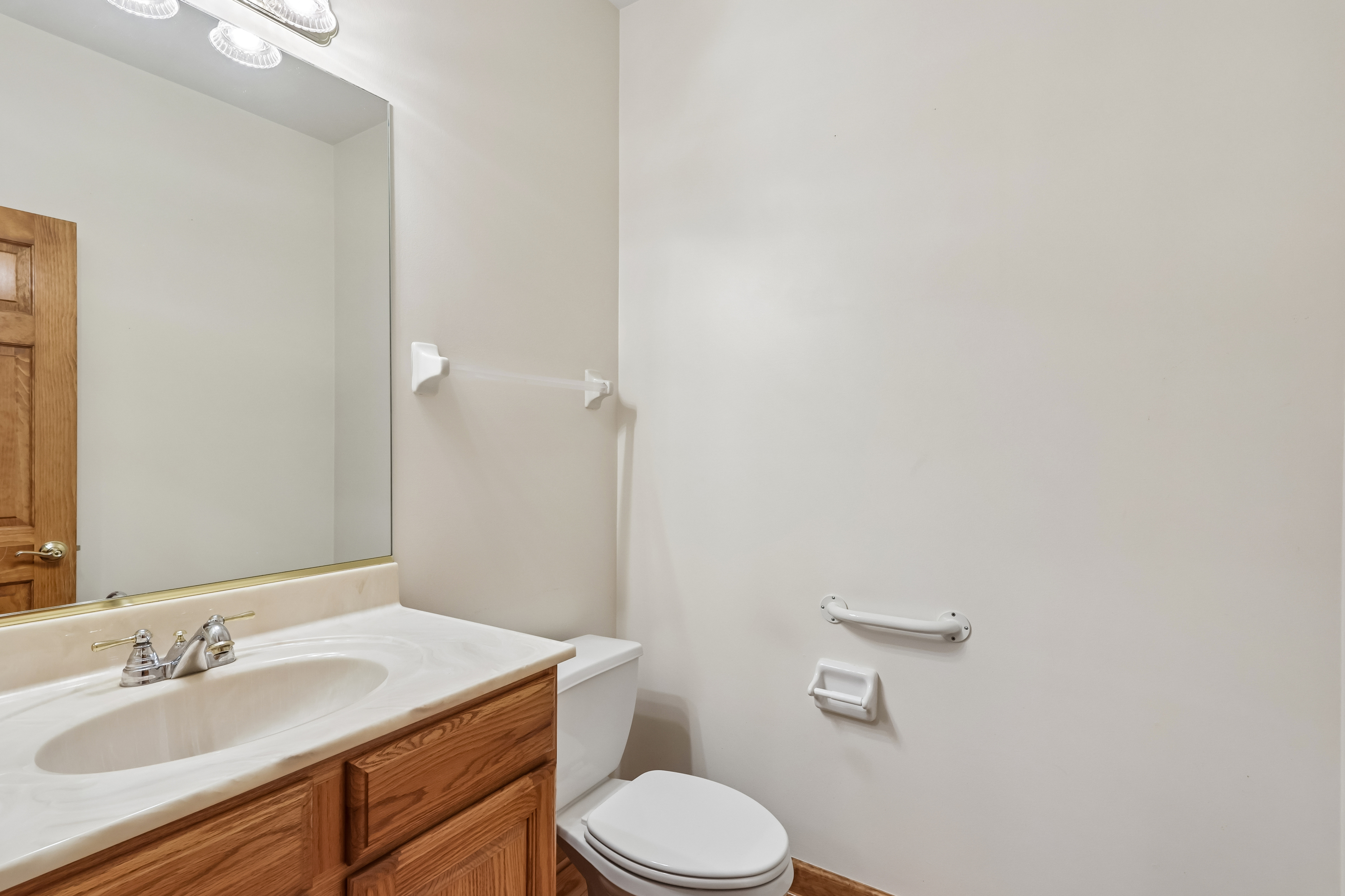 Photo 23 of 41 of 426 Heatherwood Dr, Oswego, IL