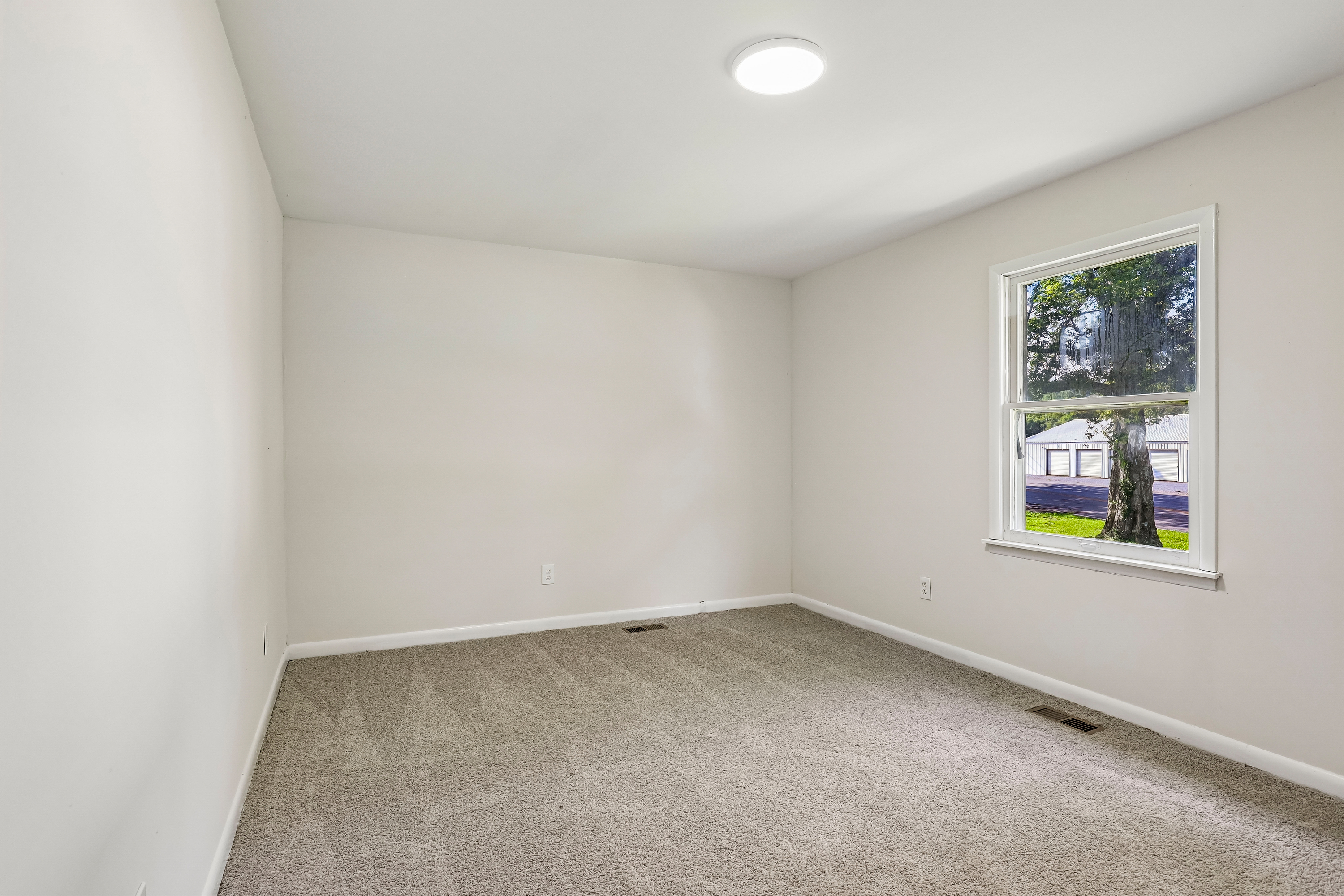 Photo 15 of 23 of 510 W Adams St, Woodbury, TN