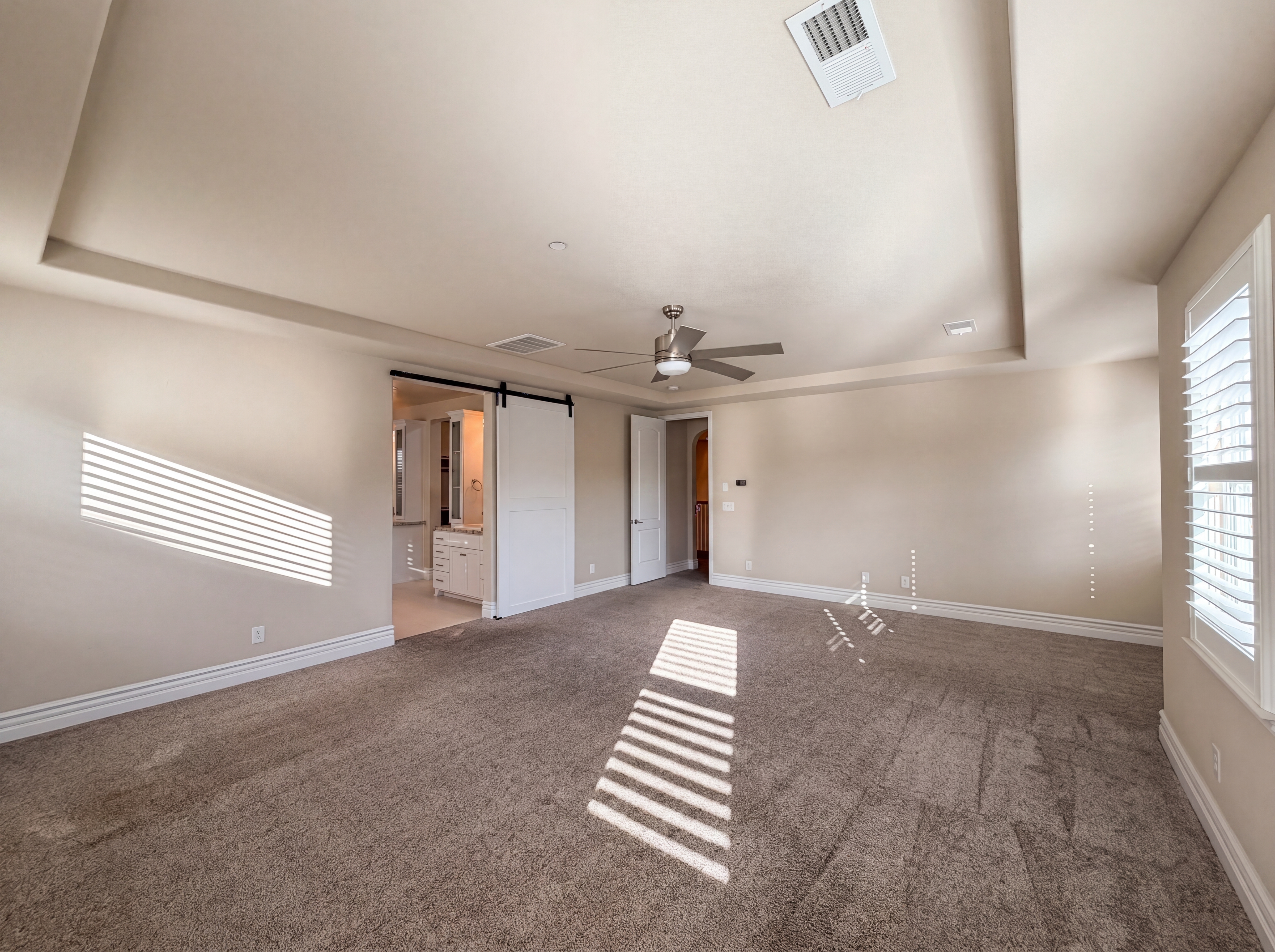 Photo 19 of 36 of 5601 Lakepointe Dr, Rocklin, CA