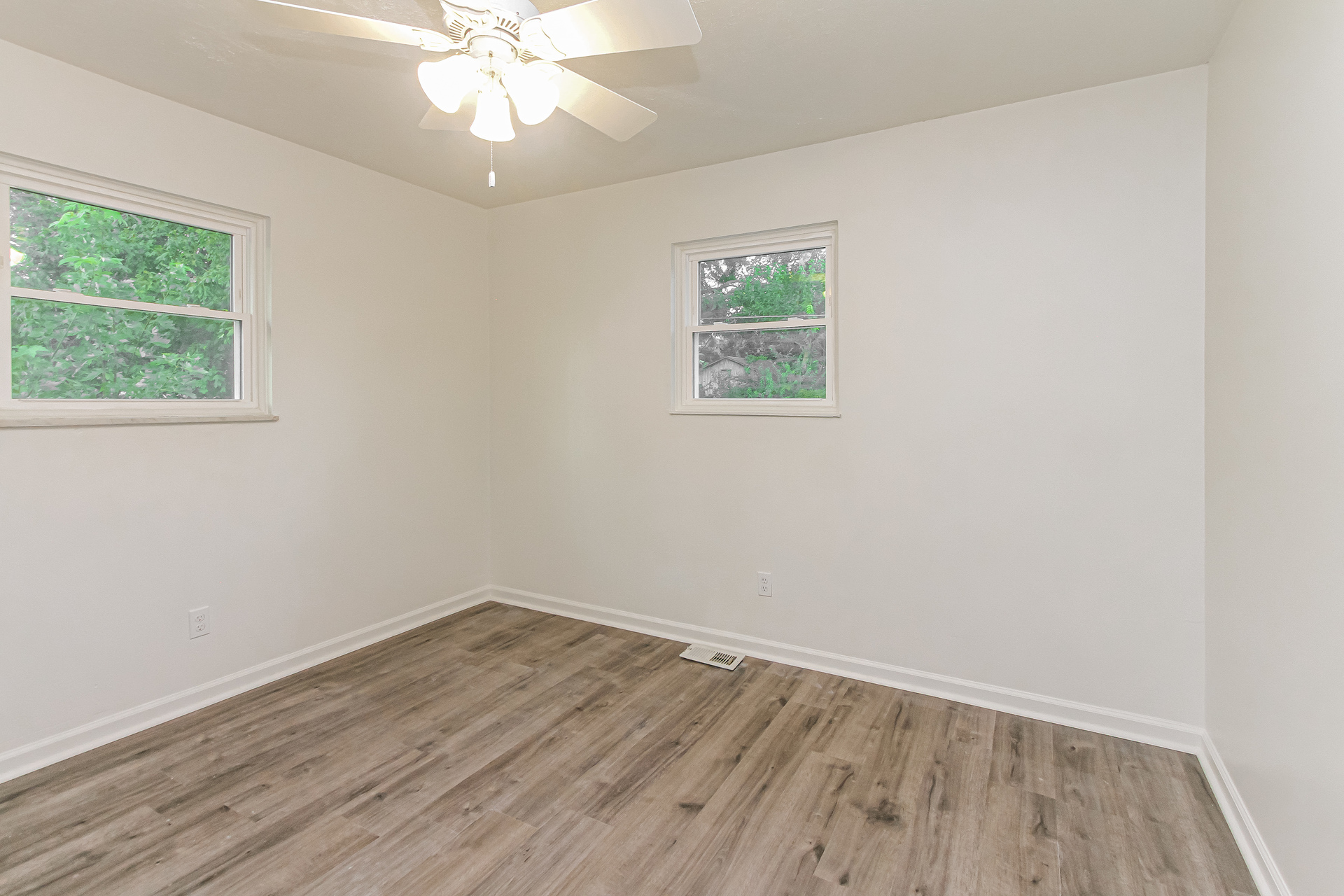 Photo 14 of 22 of 507 Armentrout Ln, Indianapolis, IN