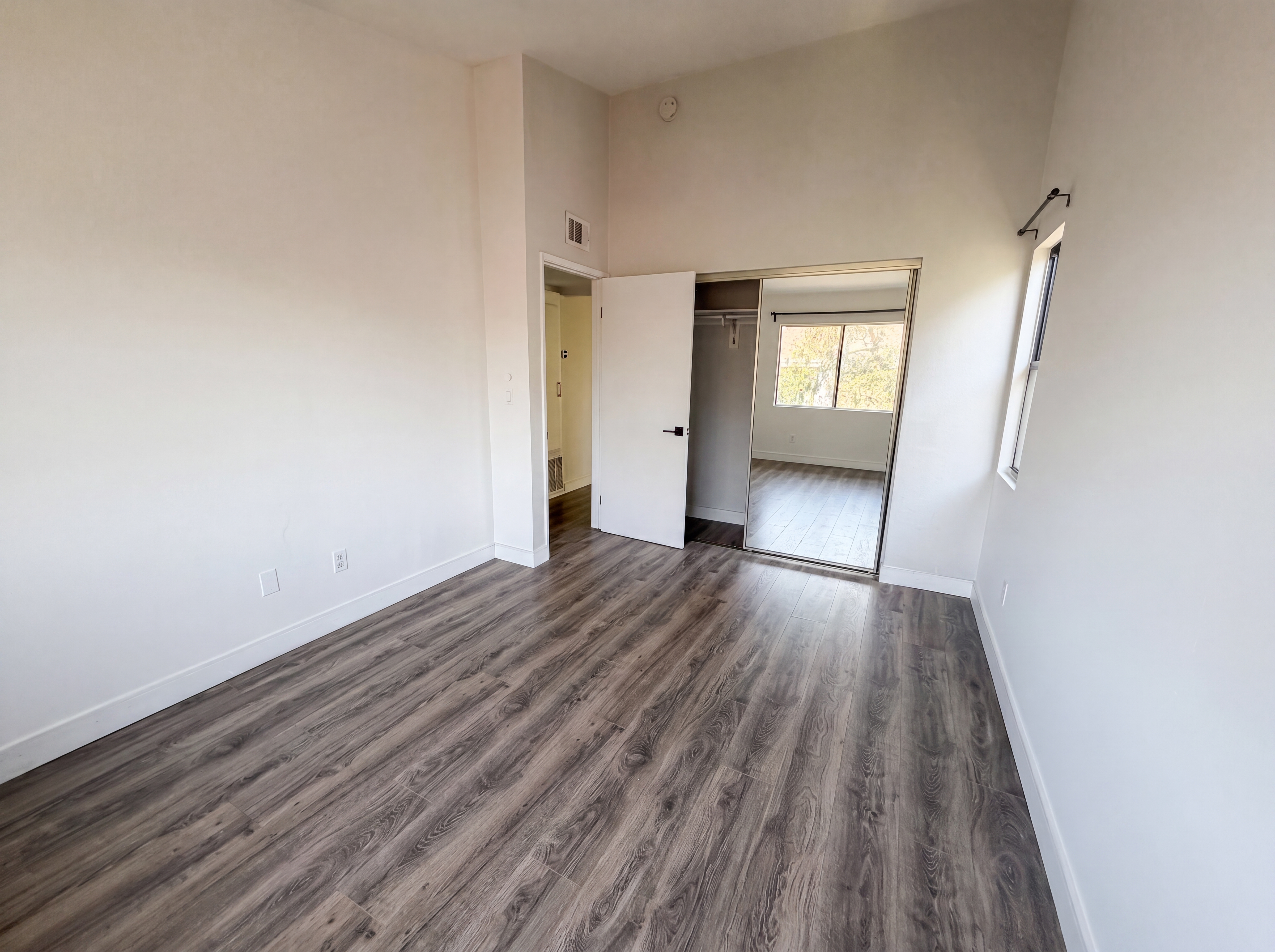 Photo 9 of 17 of 7300 Corbin Ave, Reseda, CA