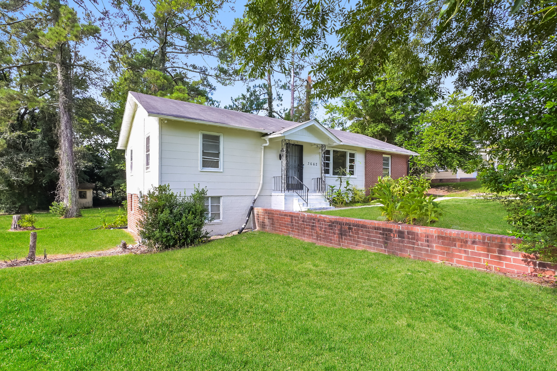 Photo 3 of 22 of 3662 Brownley Dr, Macon, GA