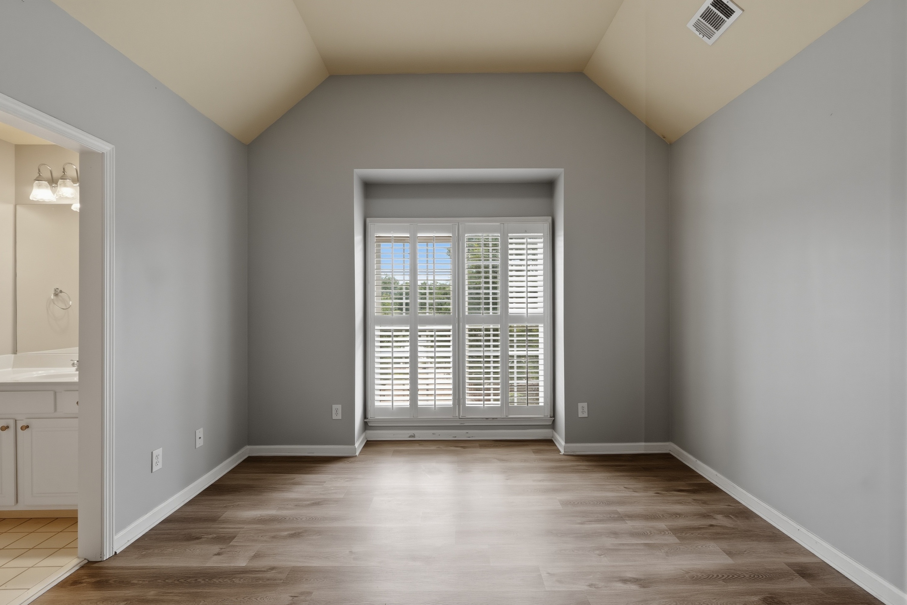 Photo 24 of 51 of 4530 Oak Brook Dr SE, Smyrna, GA