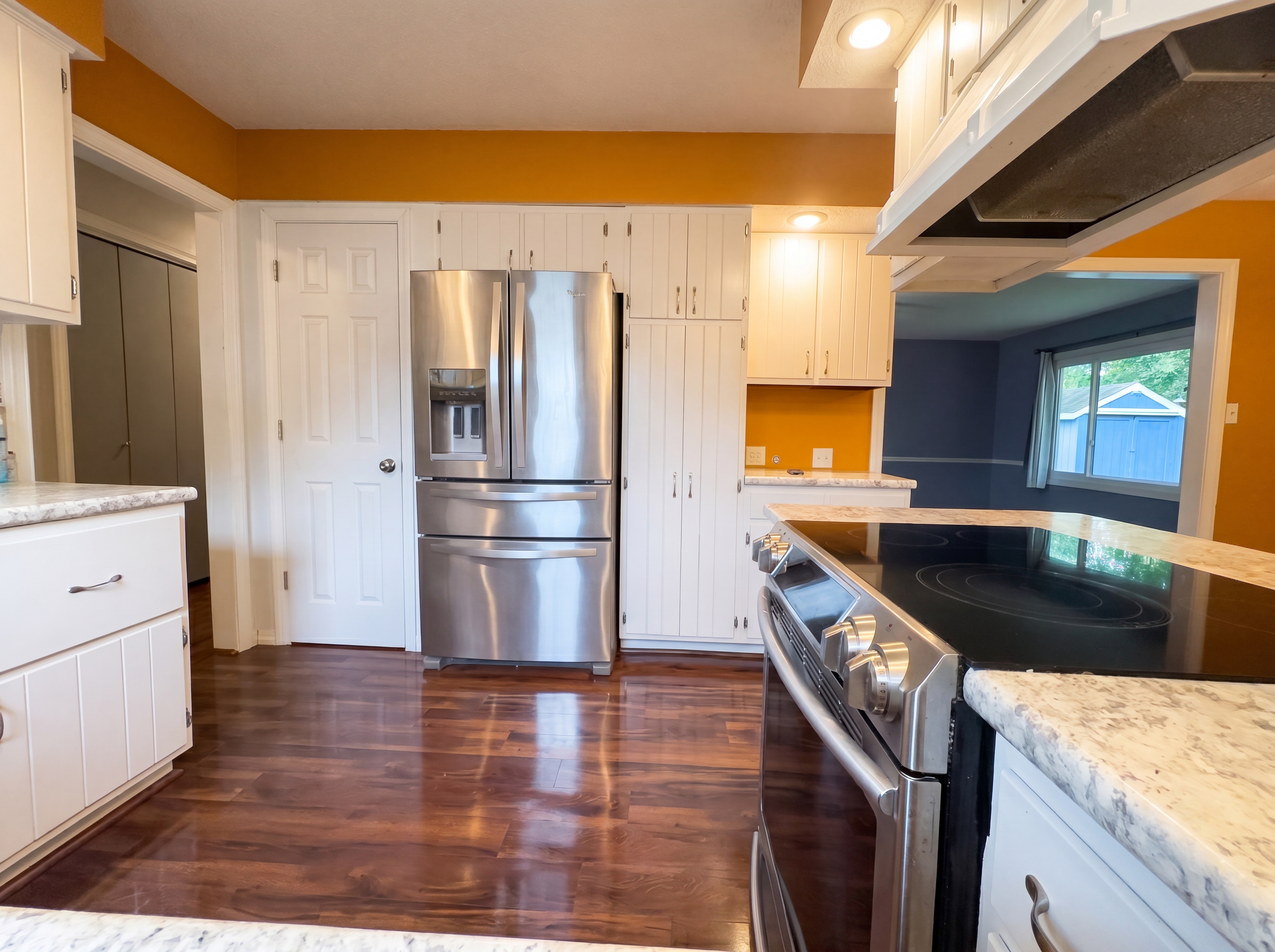 Photo 6 of 22 of 1901 Summit Dr, Urbana, IL