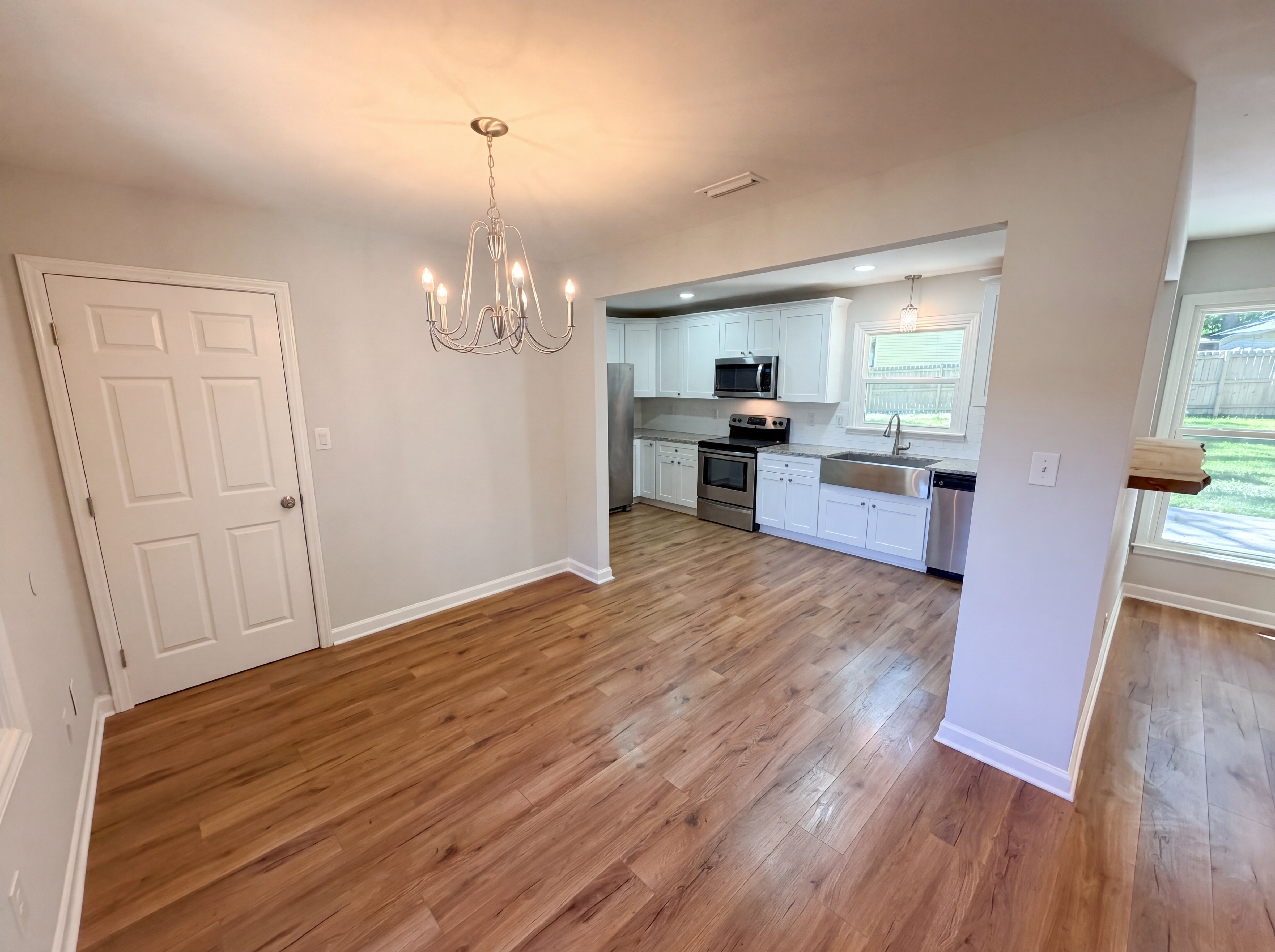 Photo 6 of 24 of 4554 Strangford Ave, Charlotte, NC