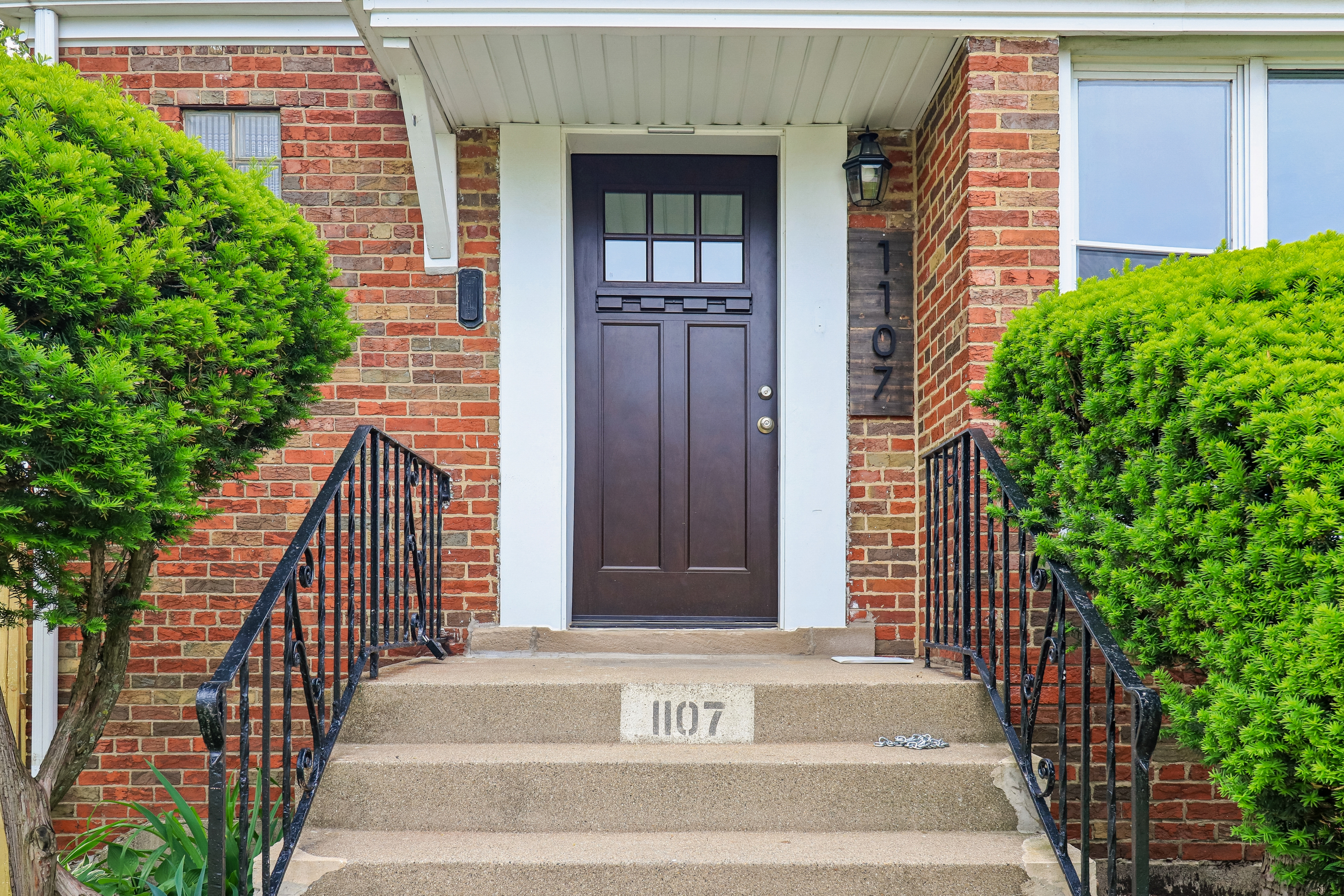 Photo 17 of 41 of 1107 W 101st St, Chicago, IL