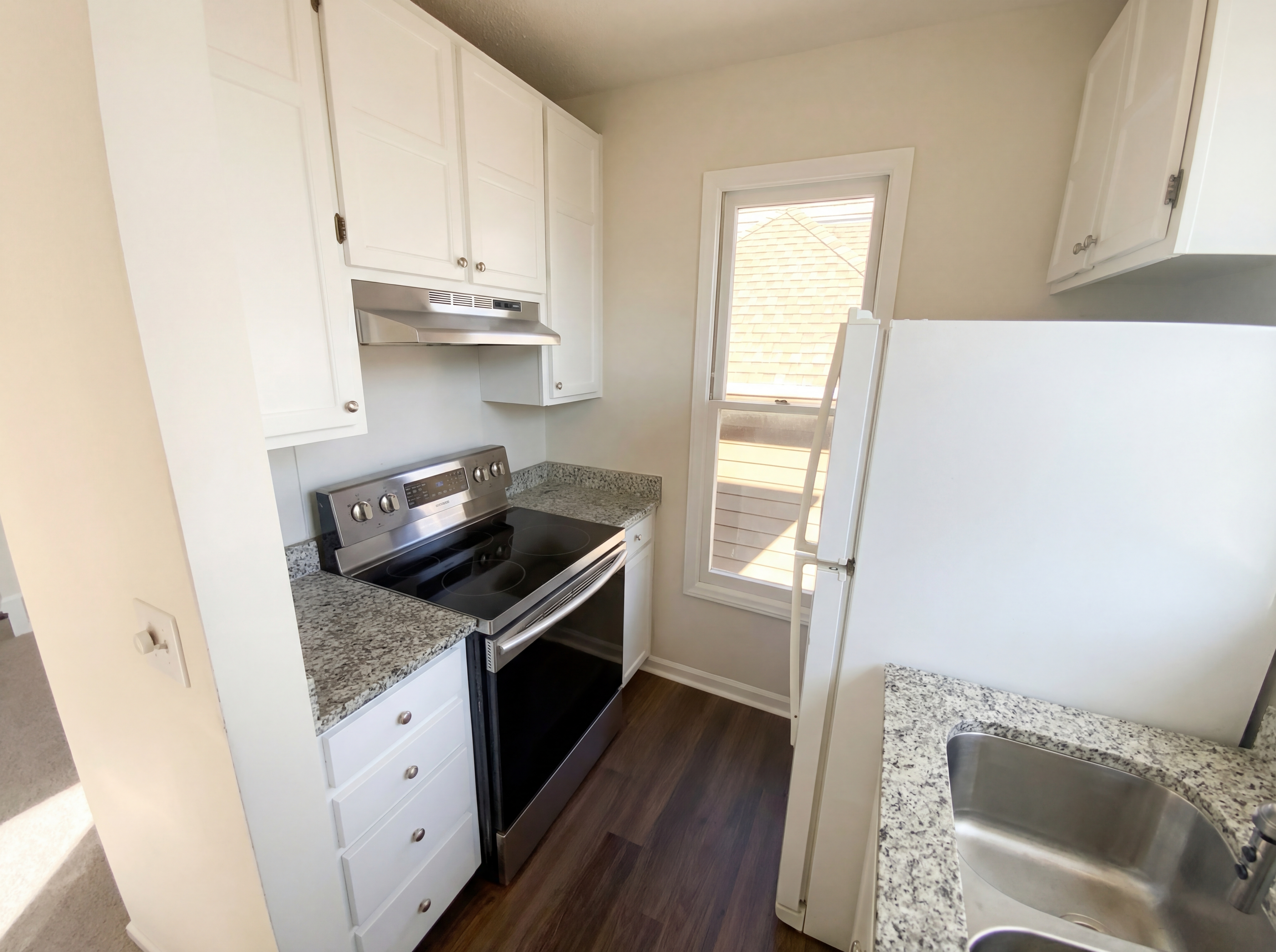 Photo 2 of 28 of 1101 E Morehead St, Charlotte, NC